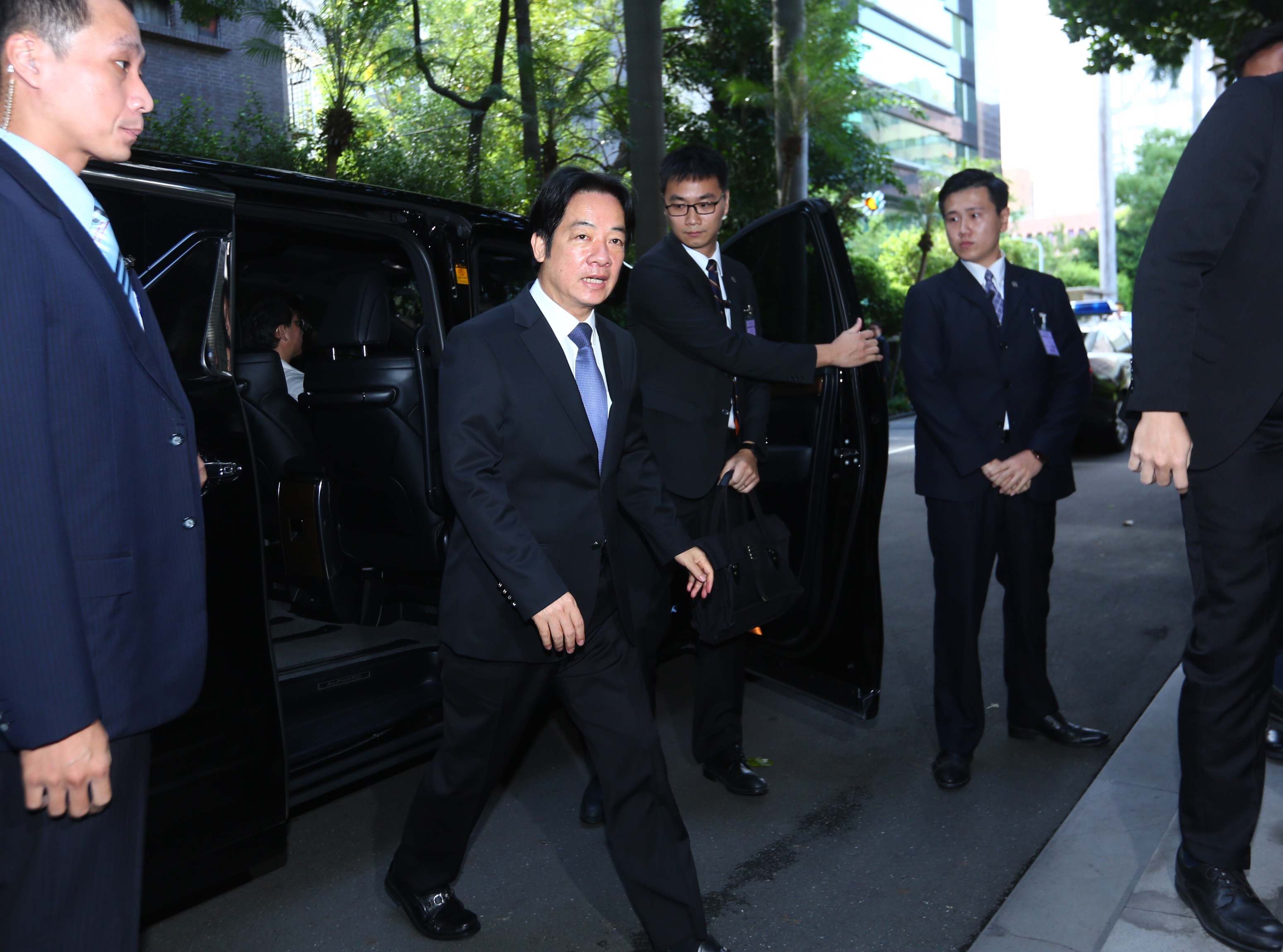 行政院長賴清德今早到立法院報告。