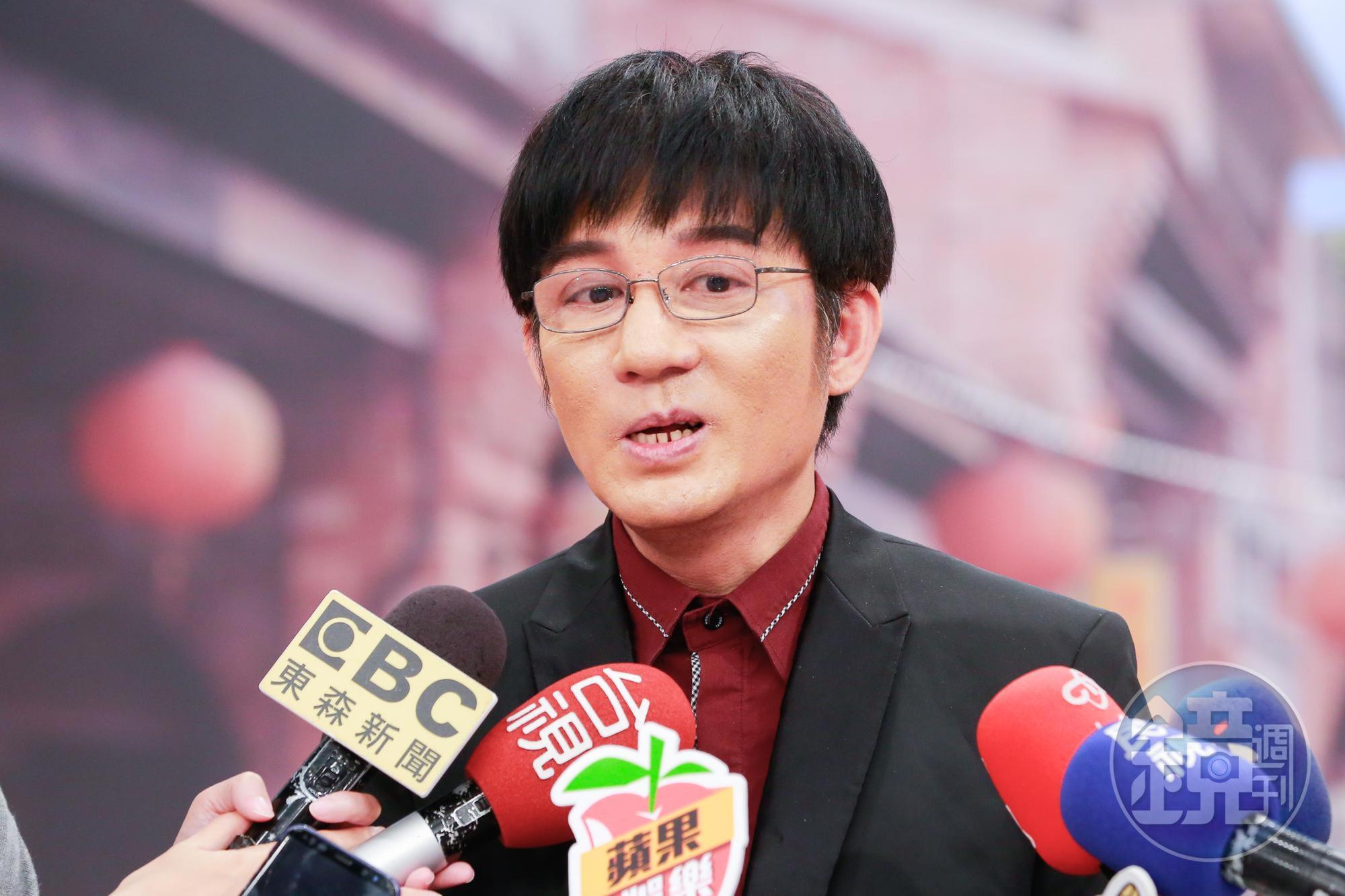 江明學前天在臉書開心祝粉絲中秋節快樂,今晨卻被抓到持毒。