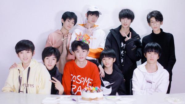 TFBOYS遇過粉絲寄信用卡給他們，額度不限。（摘自TF家族微博）