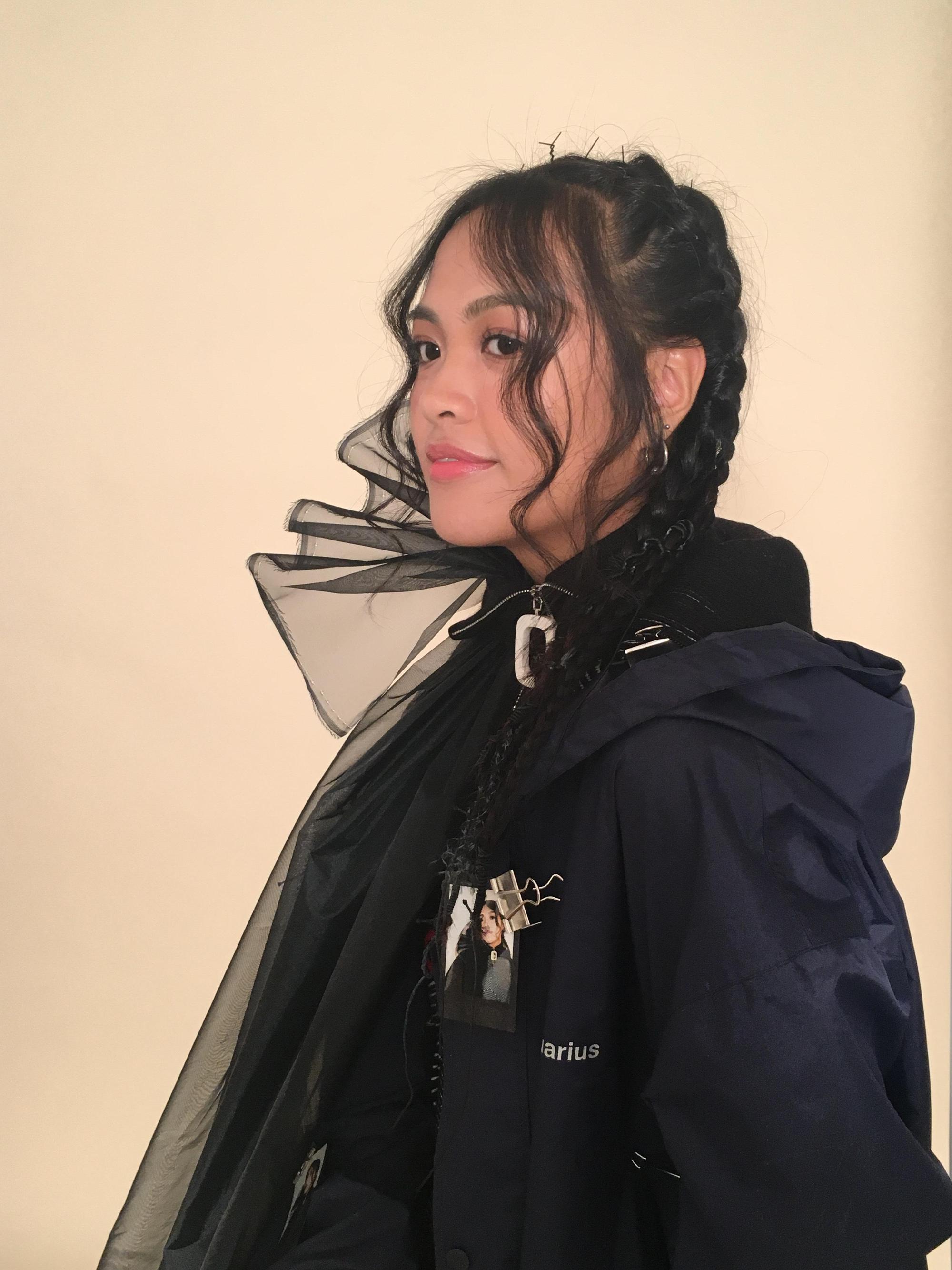 宋楚琳的〈Truly〉MV前往香港拍攝,穿著秋冬新裝入鏡差點讓她熱瘋。(寰亞唱片提供)
