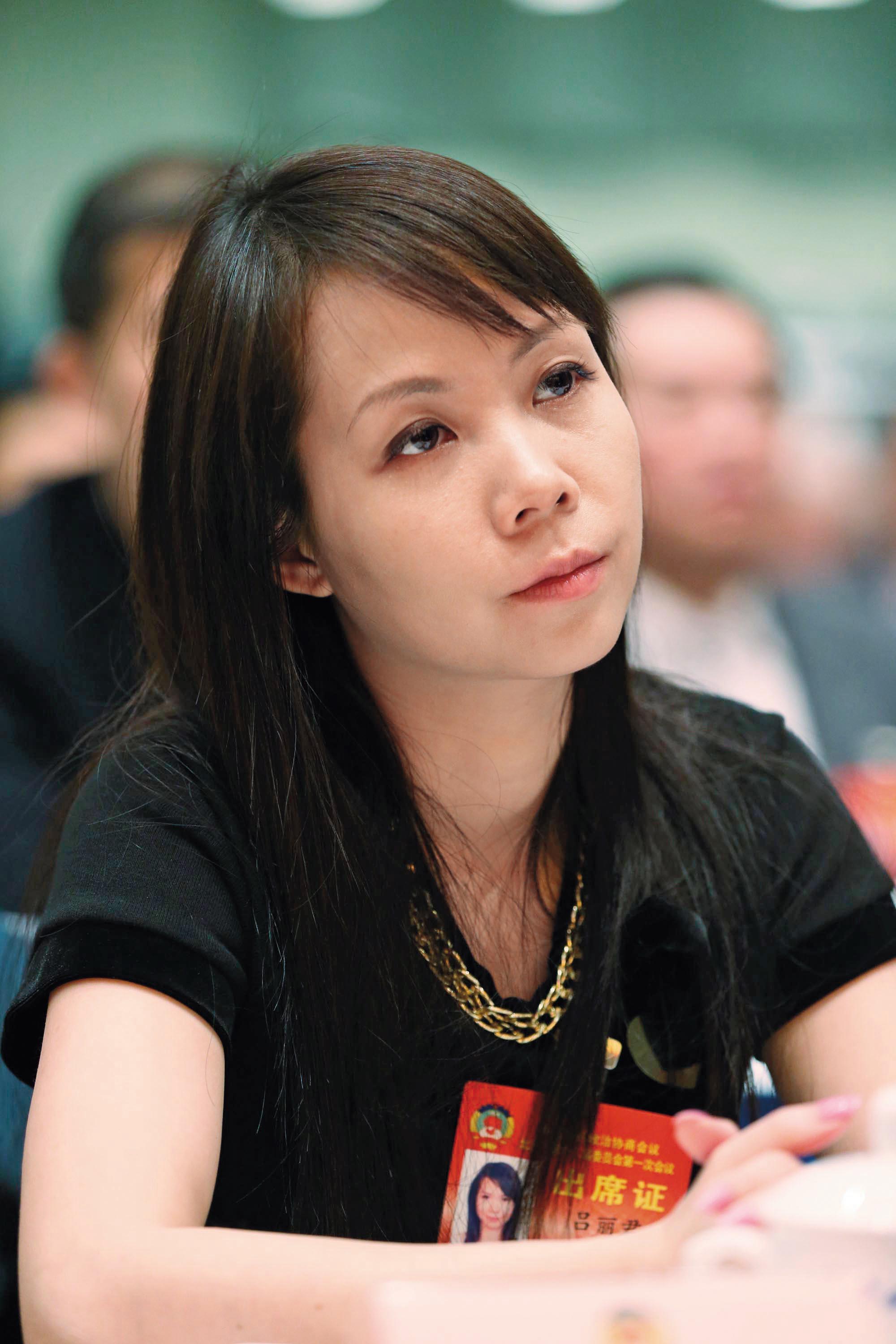 呂麗君與香港富豪劉鑾雄(大劉)於2014年分手,男方登報表示,已給女方超過20億元港幣(約80億台幣)。(翻攝網路)