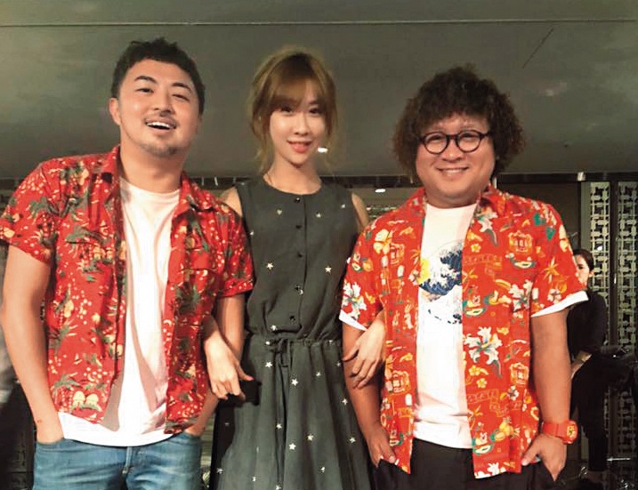 納豆（右）和金百倫（中）加入聯聯看娛樂，一個是經紀部總監，一個是電影部總經理。（翻攝自金百倫臉書）