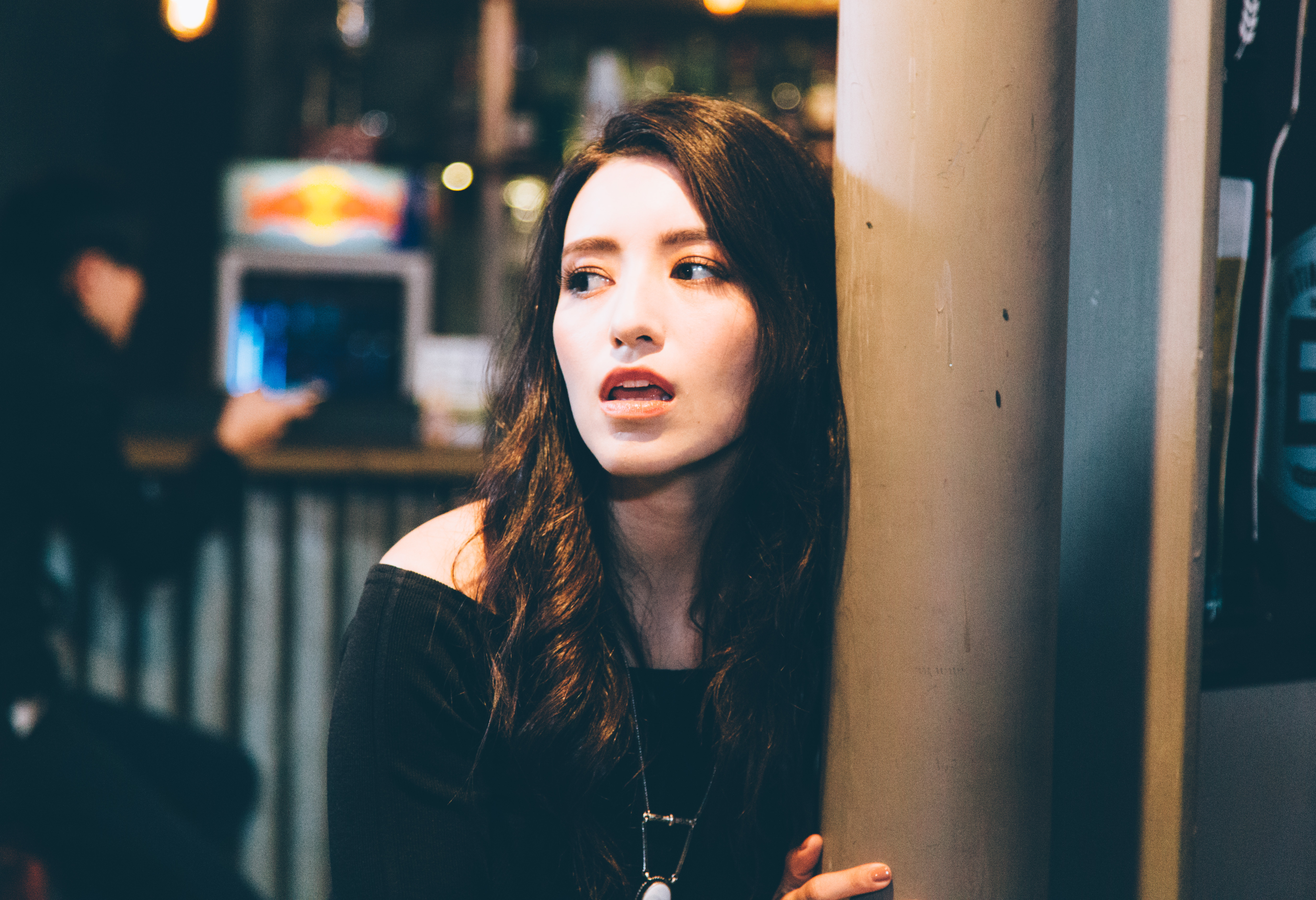 Lara分享〈最愛的痛〉靈感來自於自己的精神壓力，曾經造成她罹患「暴食症」。（妹妹娃娃多媒體提供）