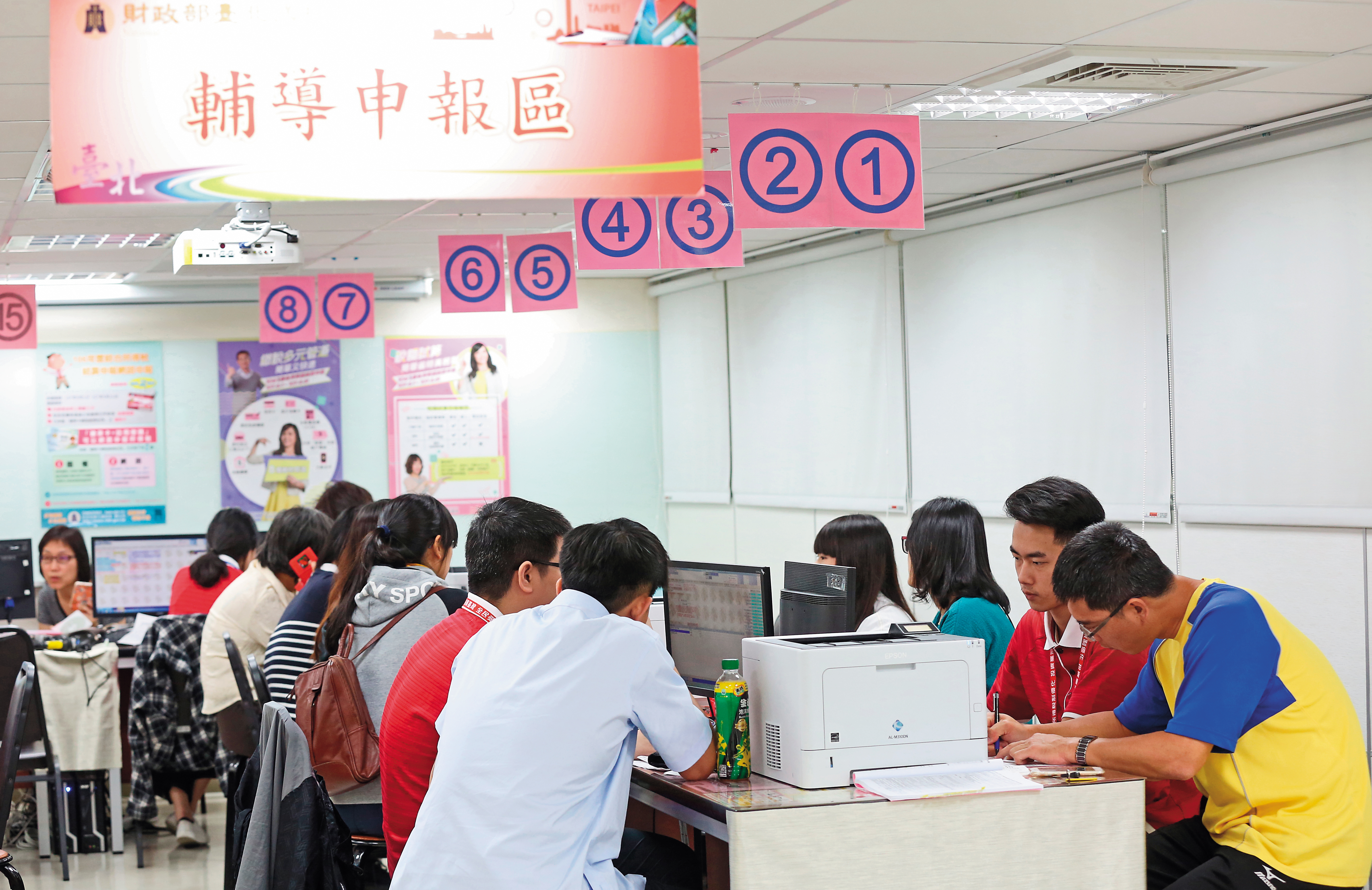 財政部以國家大局為重，在大選之前宣布暫緩減稅，值得肯定。