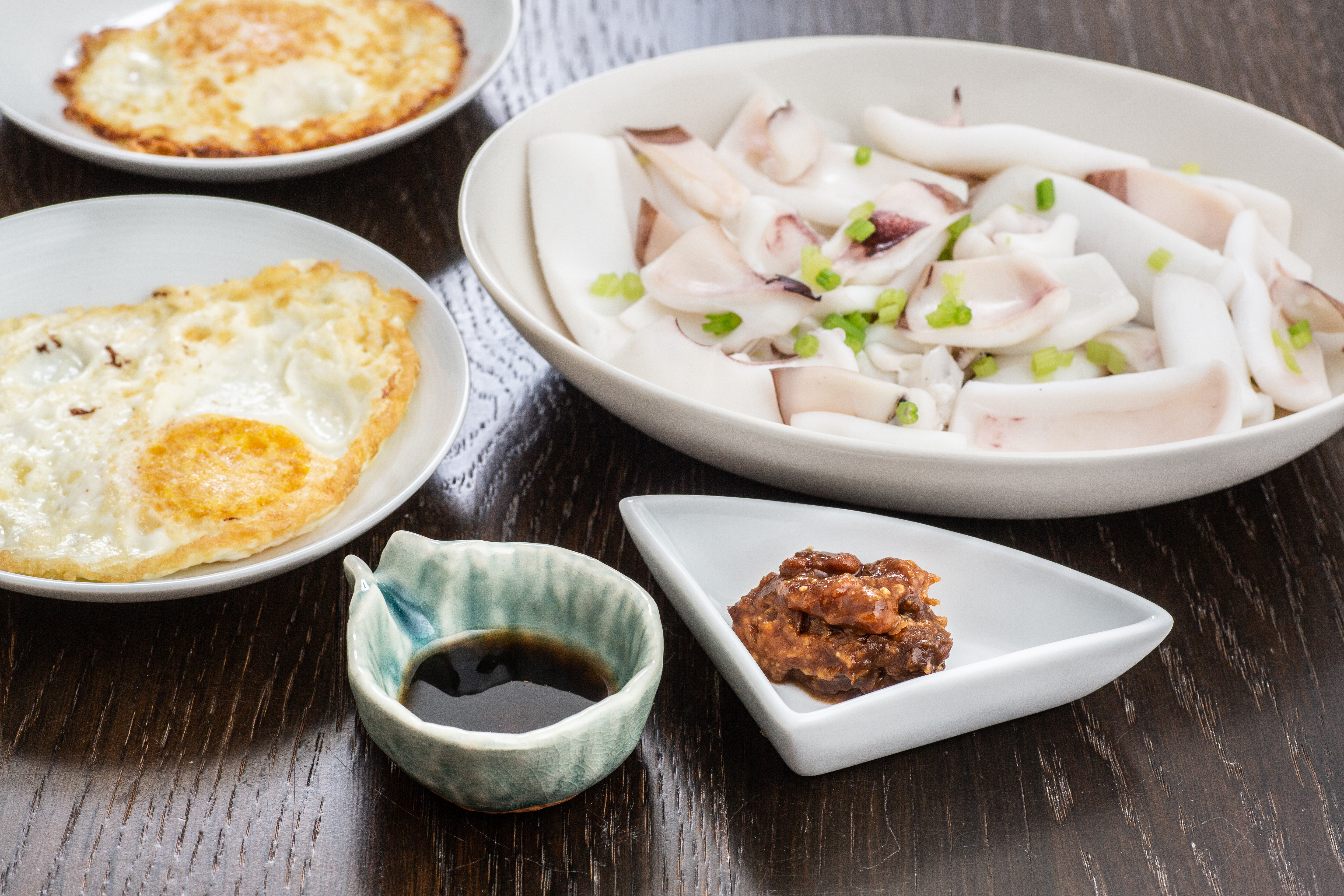 豆腐乳和醬油是台灣家庭餐桌上常見的發酵保存食。