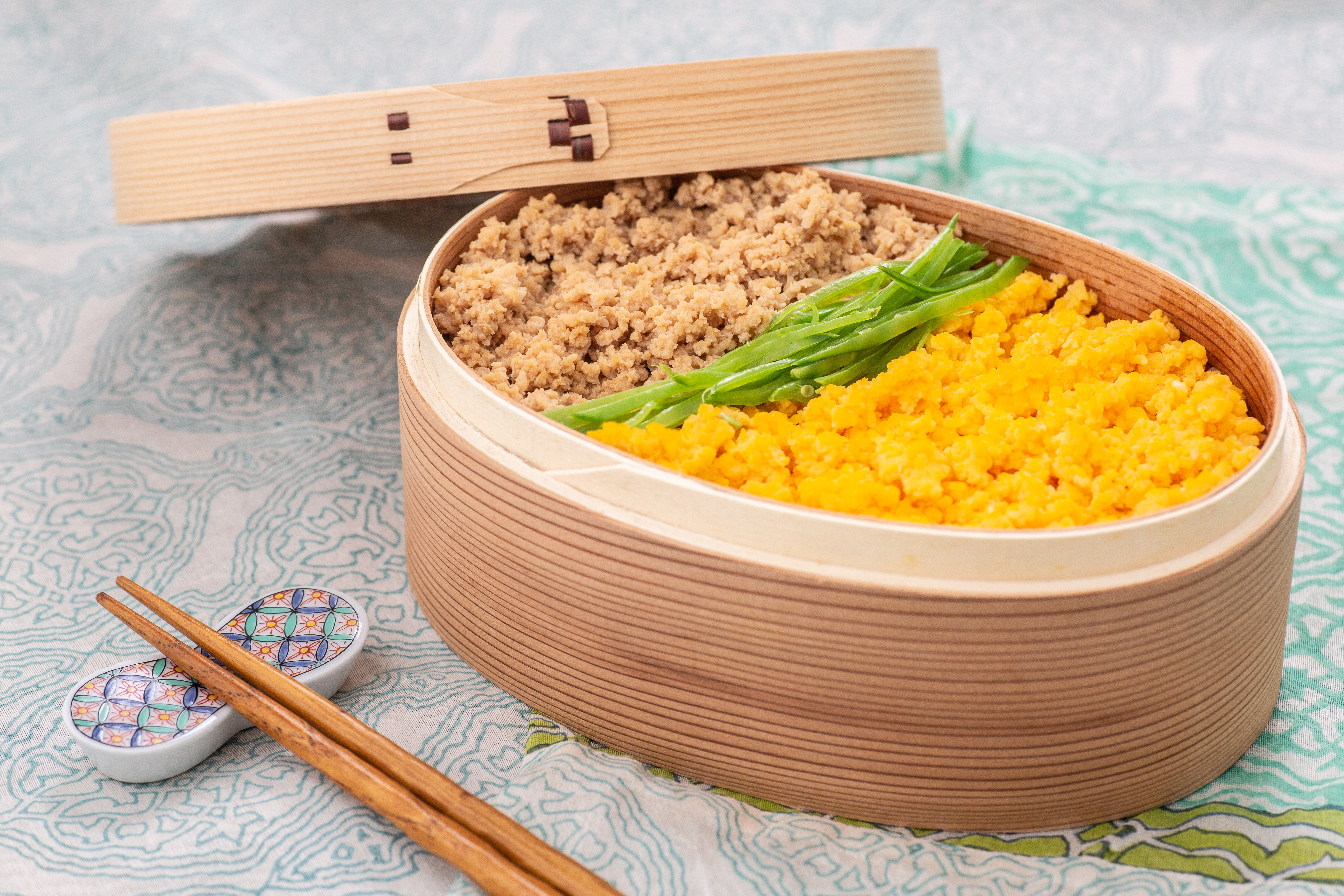 「甘麴雞肉鬆便當 」的雞絞肉和炒蛋都以甘麴調味，口感很溫和。