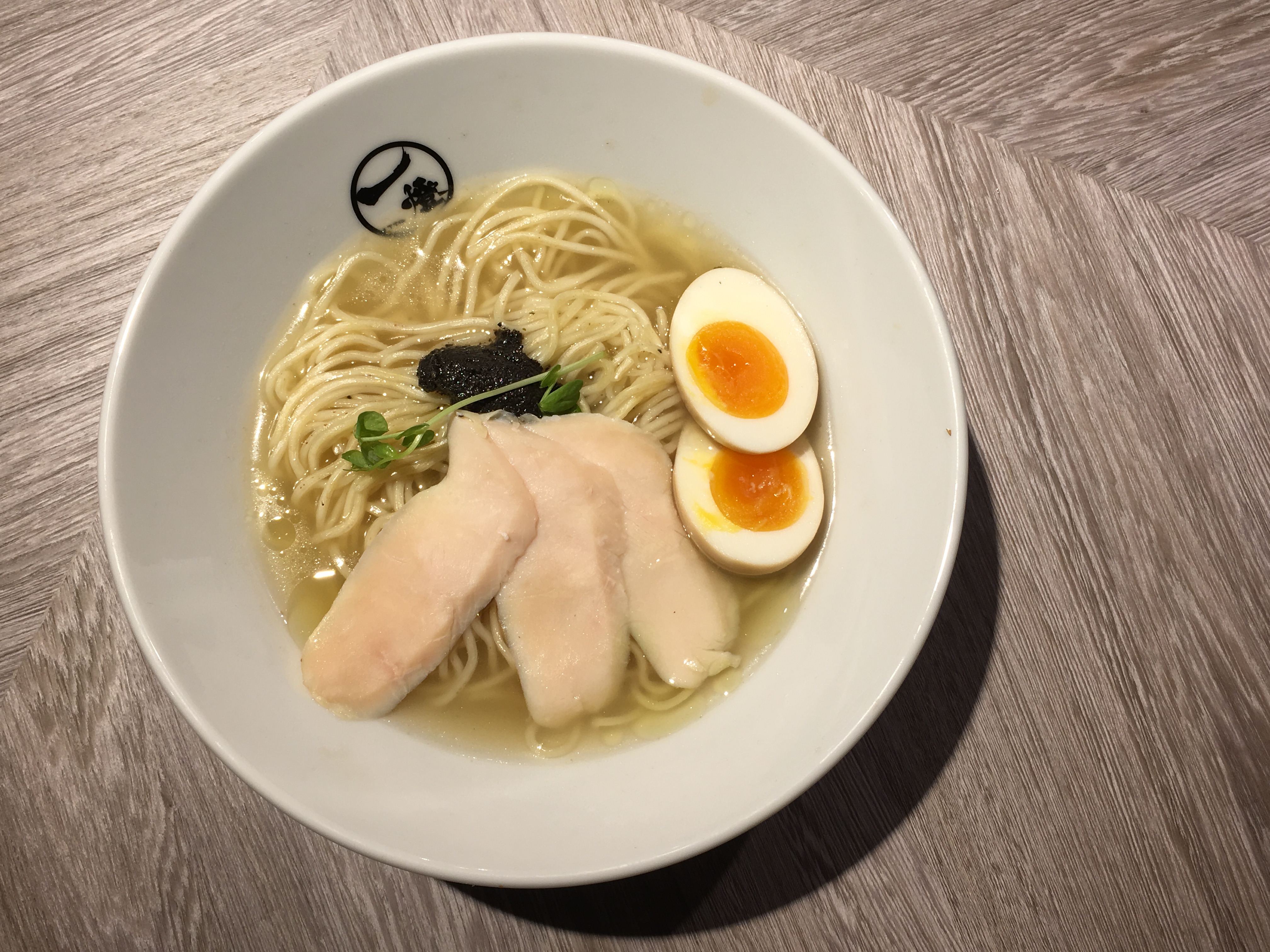 「麵屋一燈」再創全新品牌「夢想實現一燈」，主打異國風口味拉麵。