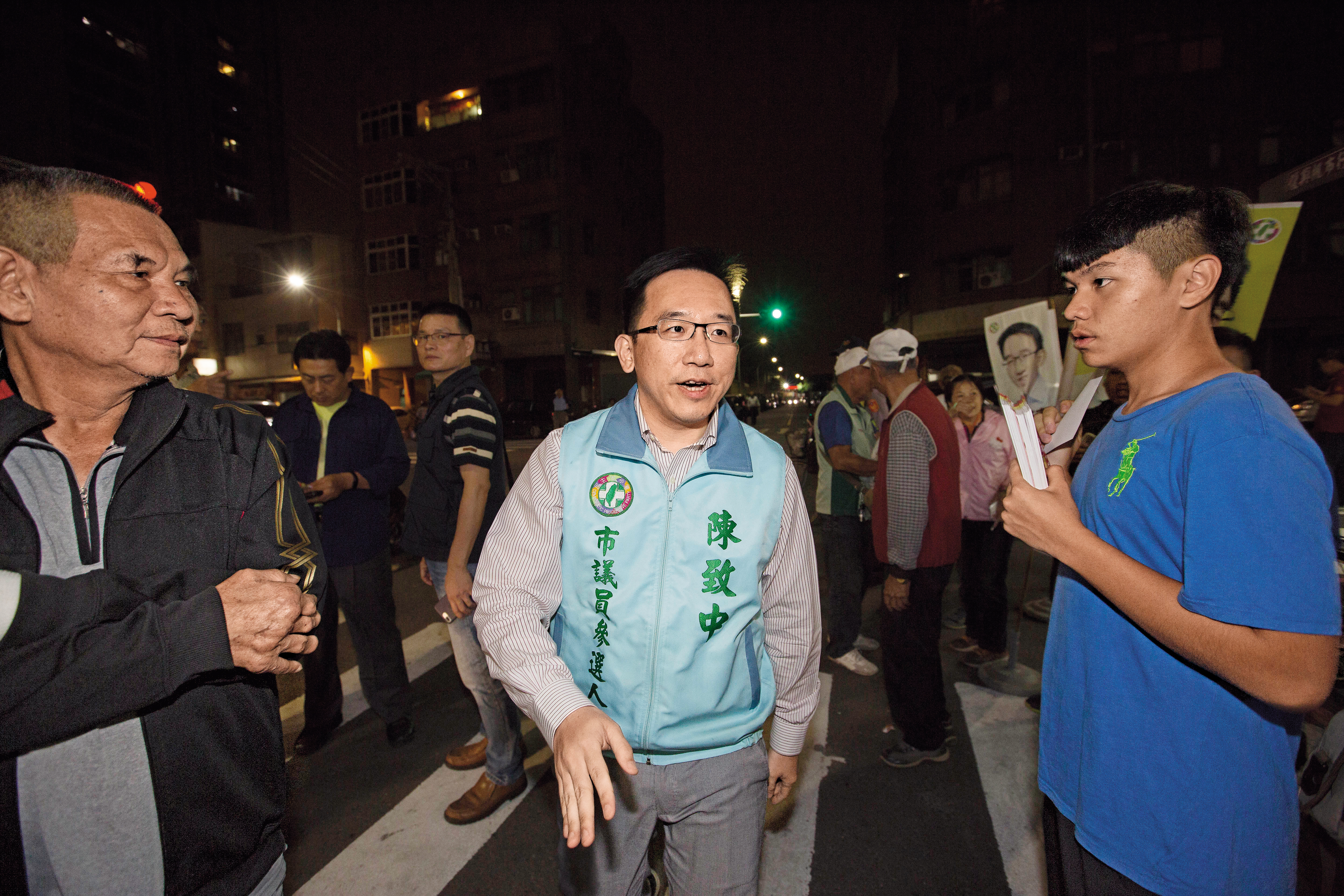 陳致中曾登記參選高雄市議員以3.2萬餘票，獲該選區第一高票當選。