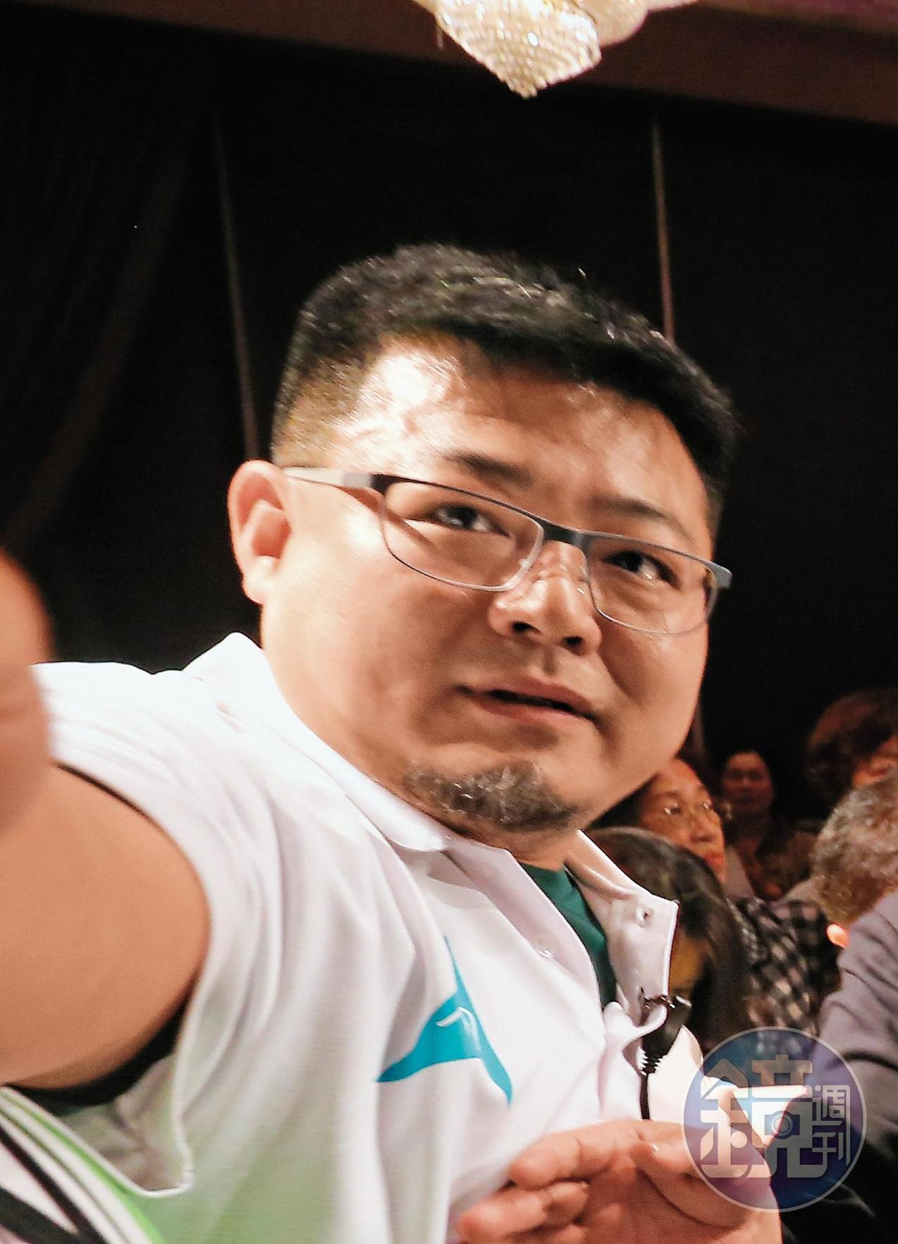 葉建陽本人除了是台日產經友好促進會會長之外,同時也是凱達格蘭學校「校務顧問」。