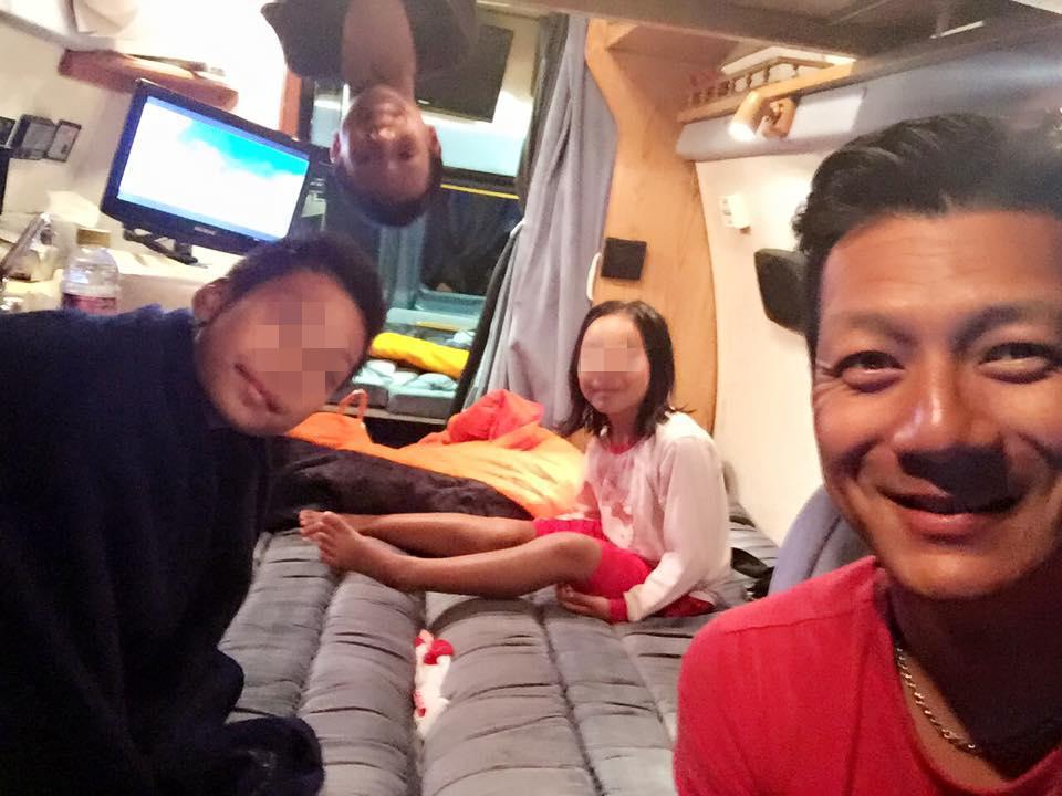 聶雲接連生了3個小孩，房間不夠就換屋，因而搭上房市多頭賺大錢。（翻攝臉書）
