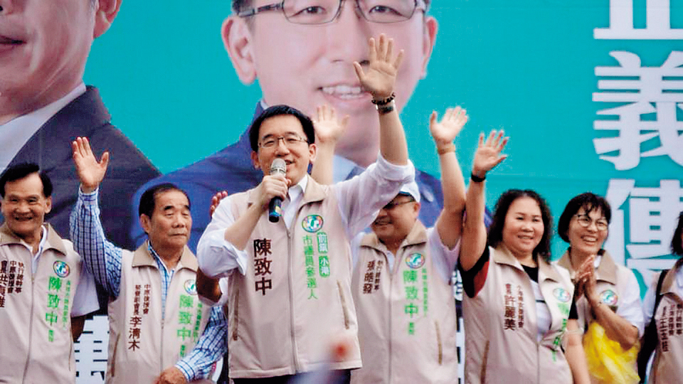 9月15日當天上午，陳致中在小港聯合競選服務處活動中，不斷悲情訴求催票。