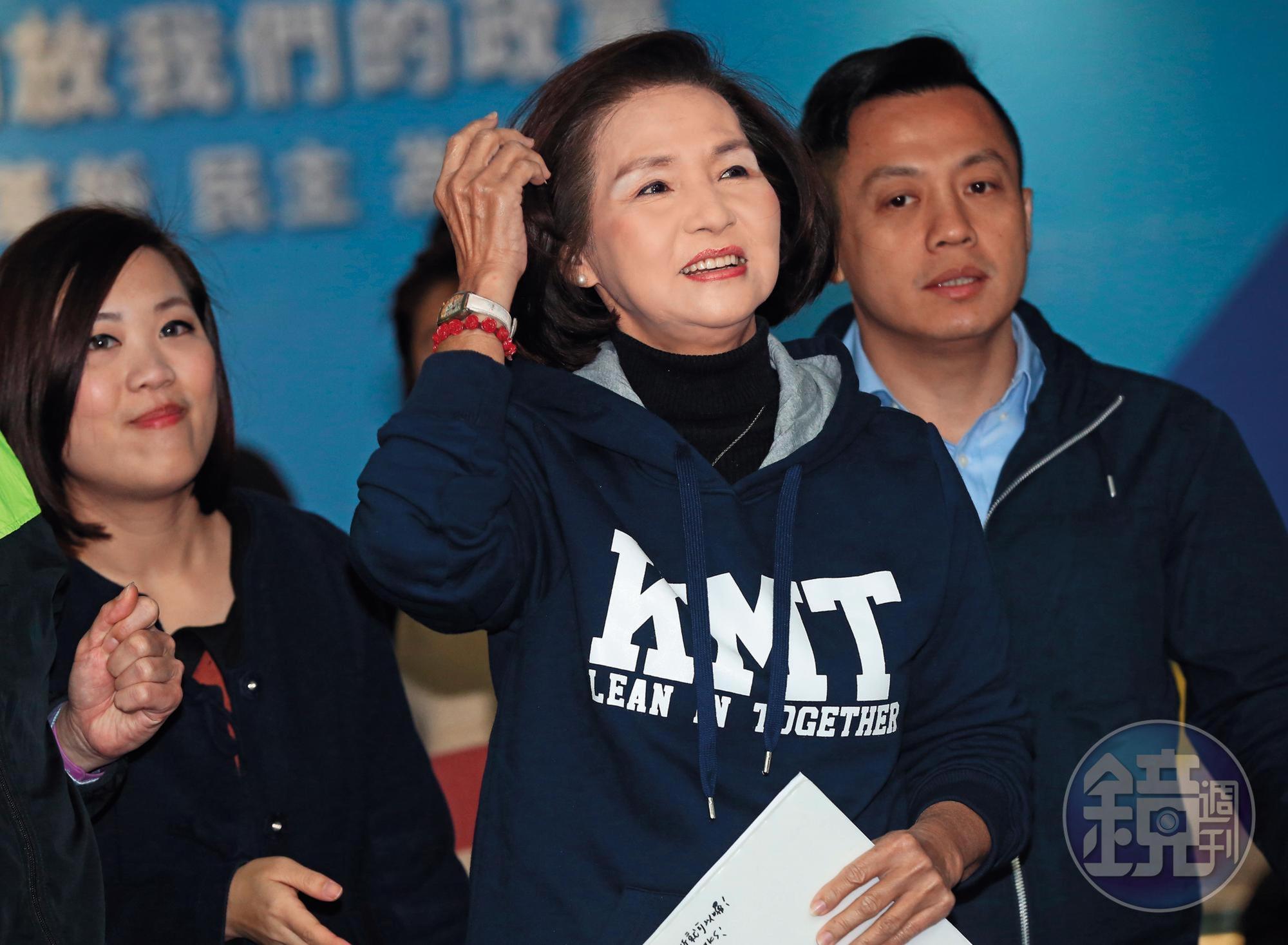 代表國民黨參選宜蘭縣長的羅東鎮長林姿妙（前），遭爆濫用第二預備金。
