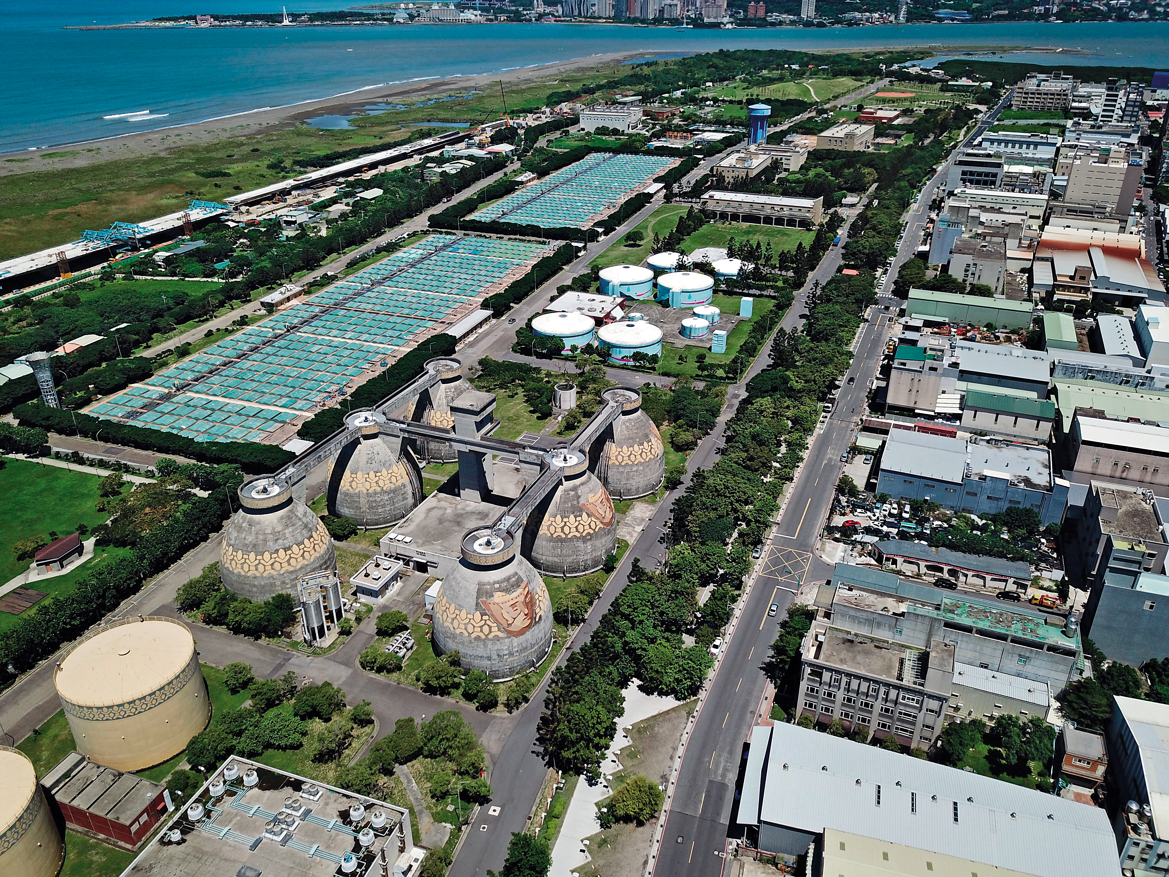 八里汙水處理廠去年2、3月曾偷排汙水被抓包，最後負責監工的宇堂公司遭監察院糾正。