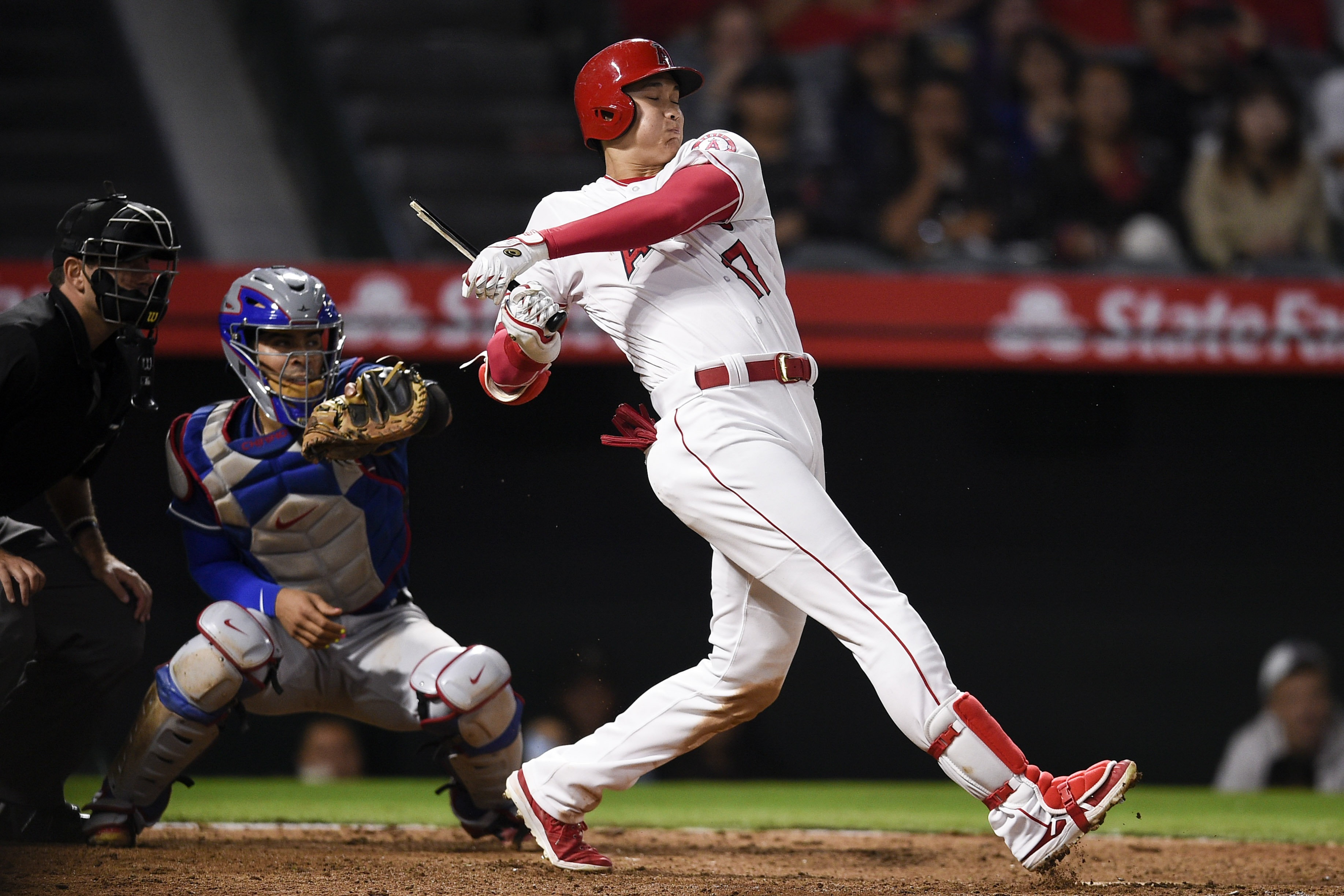 在大谷翔平敲出追平比分的斷棒安打後，天使隊隨後再添3分，終場天使以4比1逆轉遊騎兵。（東方IC）