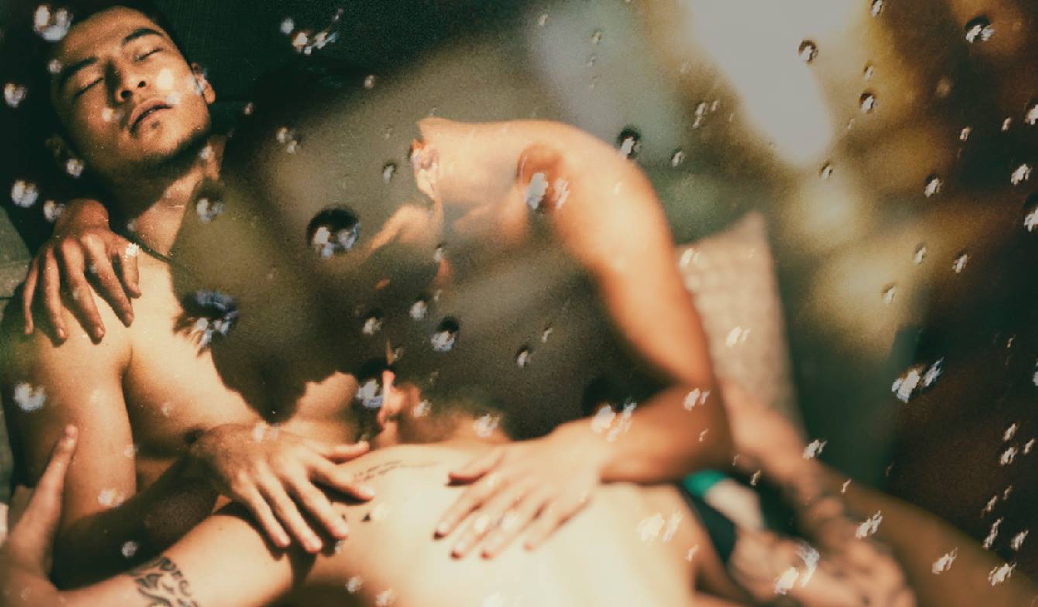 《紅樓夢》國際版海報充滿肉欲畫面。（馬棋朵提供）