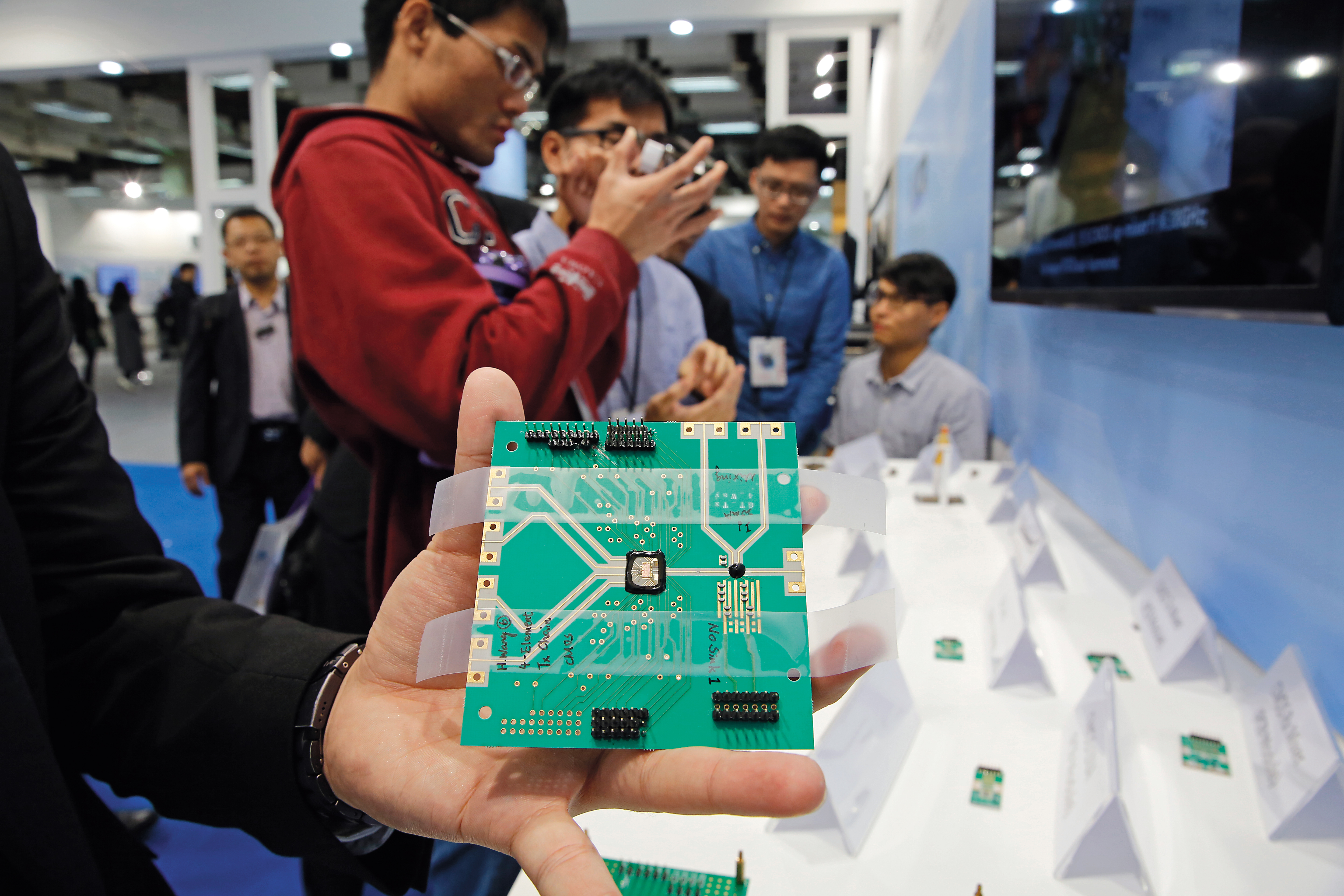 毫米波的基地台裝置需求很大,天線、PCB、砷化鎵等台灣廠商有機會受惠。