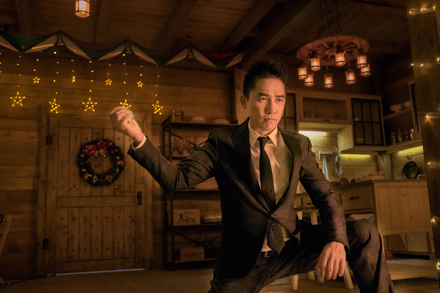 梁朝偉在新作《歐洲攻略》中三度演出江湖最強特工林在風。（華映提供）