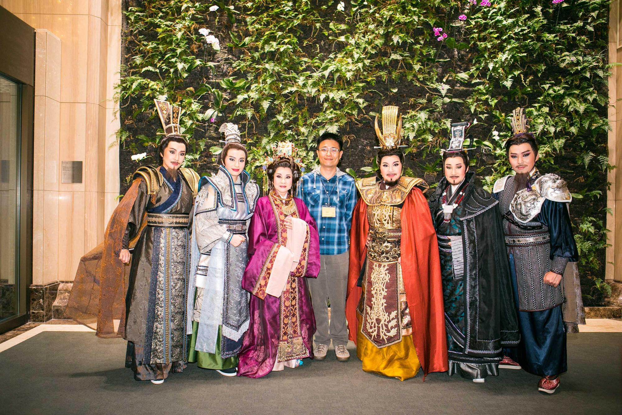 唐美雲歌仔戲團推出《夜未央》歷史大戲,重新編寫漢武帝「巫蠱之禍」事件。(國家兩廳院提供)