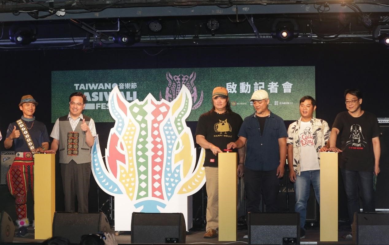 Taiwan Pasiwali Festival啟動記者會,金曲歌王陳建年(左起)擔任代言人,原民會主委夷將拔路兒、查勞巴西瓦里、蘇通達、阿修、濁水溪公社貝斯手江力平同台參與。