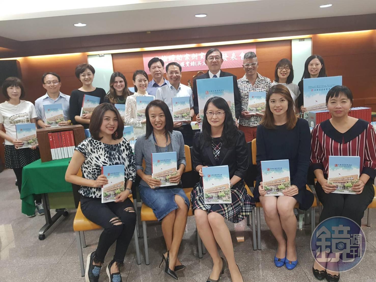  圖說：北檢出版「婦幼案例實錄」新書，全由第一線辦案的檢察官撰文，盼類似悲劇別再上演。