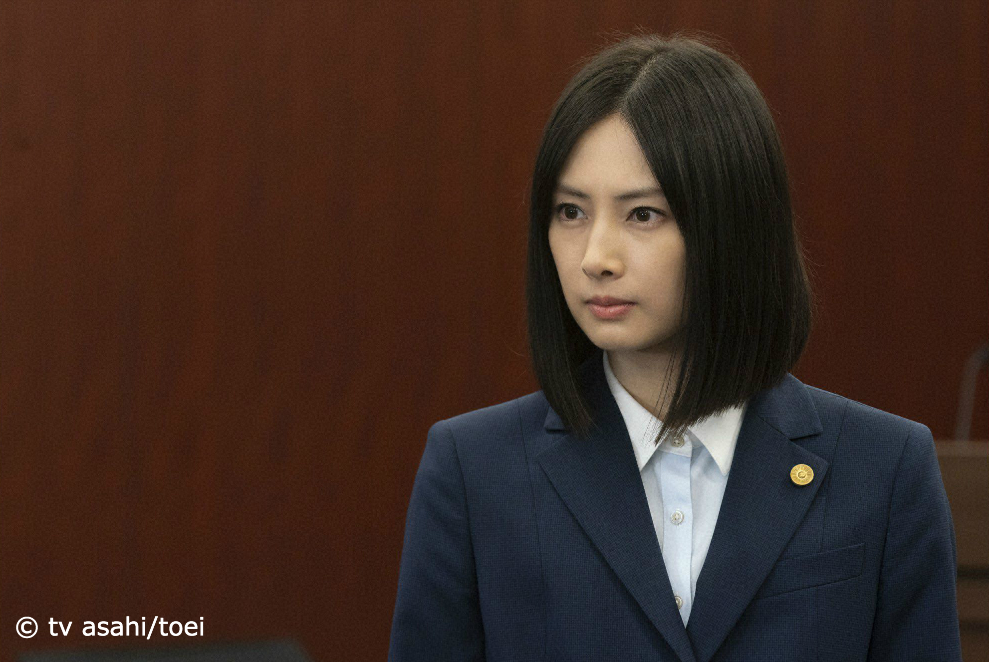 北川景子首次挑戰律師角色，完成長篇台詞的法庭戲之後，她開心直呼：「終於辦到了！」（KKTV提供）