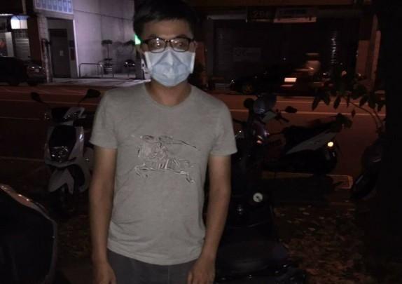 黃男買了5萬元刮刮樂沒中，藉口忘了帶錢去提款，結果一去不復返，3小時後被警方當街逮捕。（警方提供）