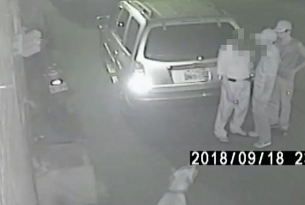 作案男子認錯人,被害人腰部被槍抵住,忠狗不斷狂吠。(警方提供)