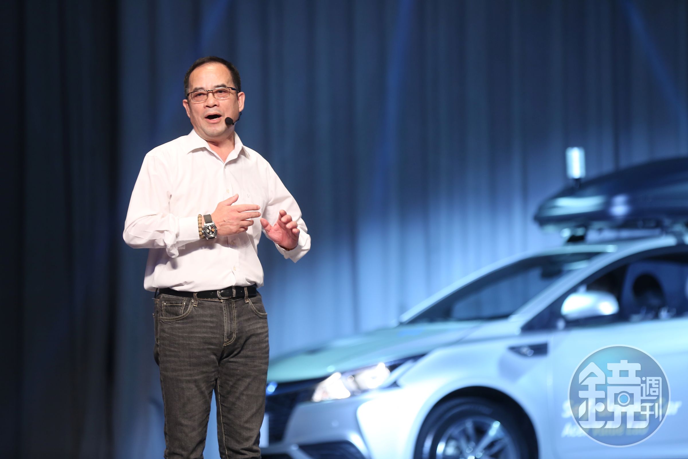 華創車電總經理李俊忠介紹台灣第一輛智能自動駕駛汽車。