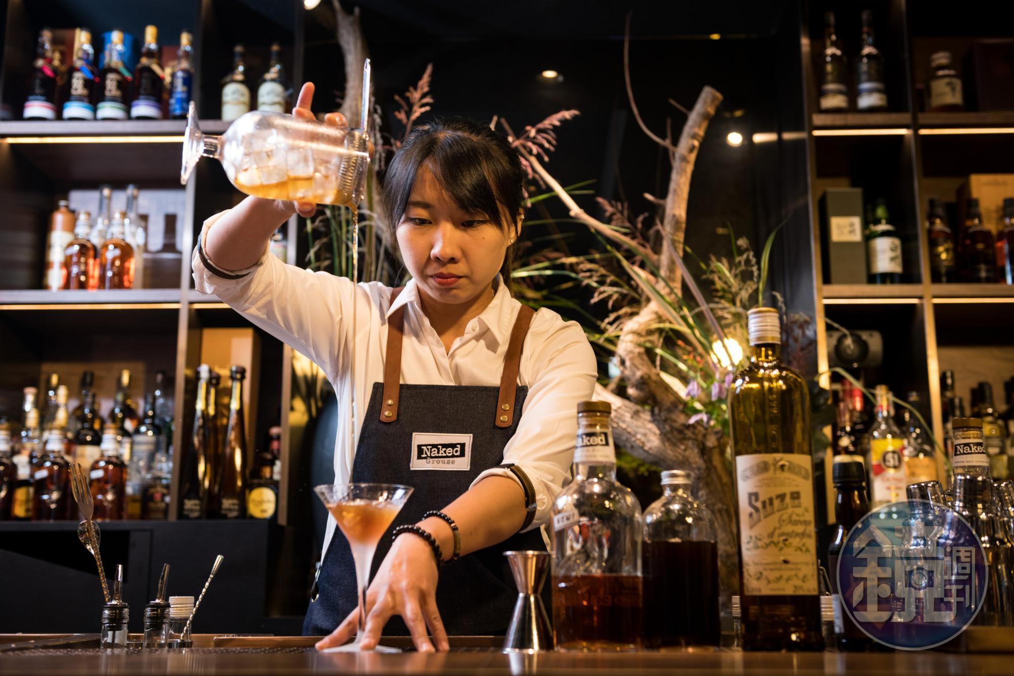「Indulge」調酒師Ellen以台灣茶、楊桃汁、冬瓜糖等元素發想,威士忌調酒滲入生活記憶。