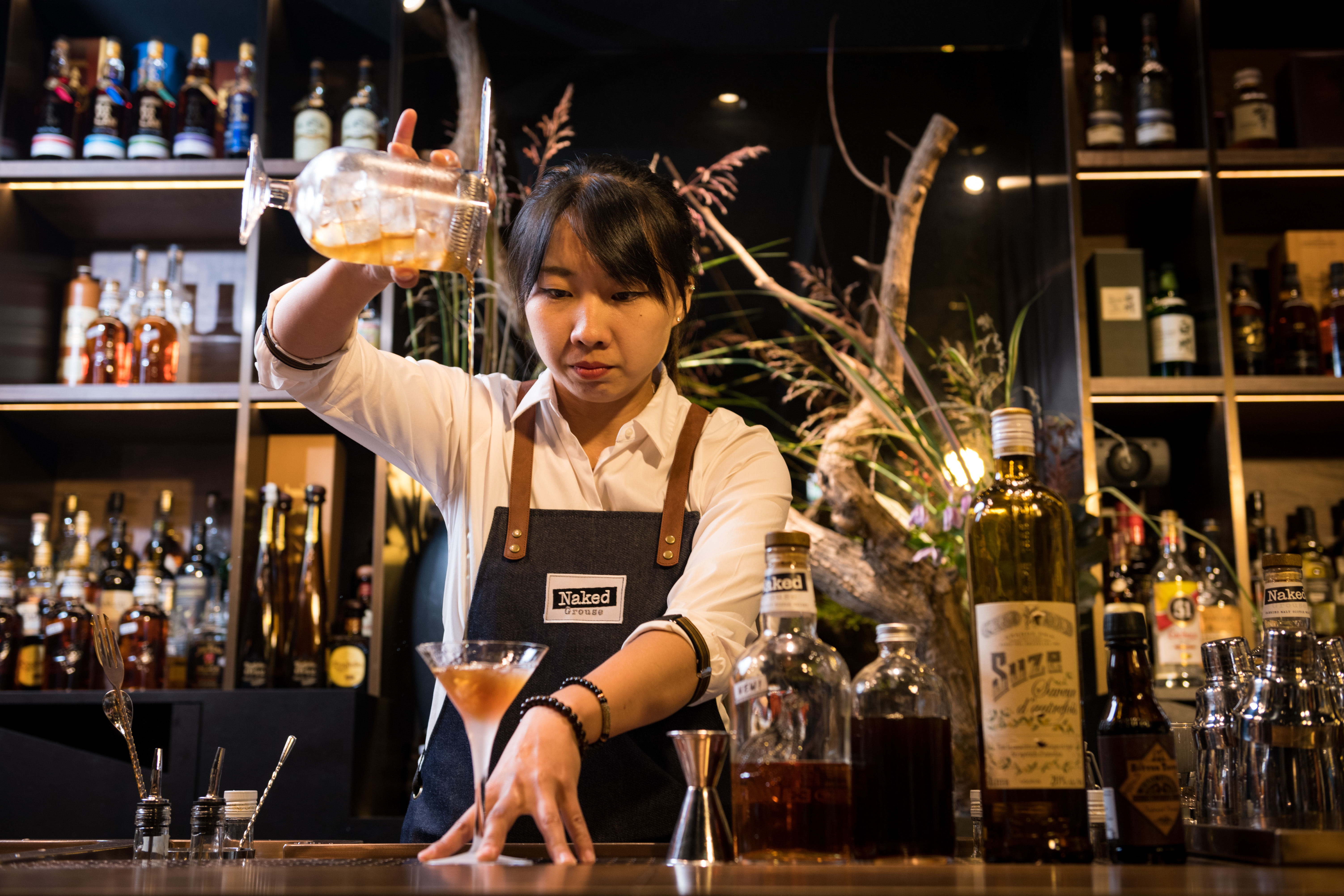 「Indulge」調酒師Ellen以台灣茶、楊桃汁、冬瓜糖等元素發想，威士忌調酒滲入生活記憶。