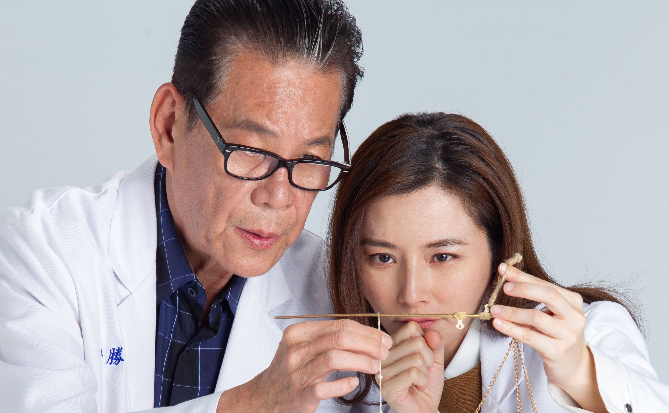 龍劭華在《雙城故事》飾演陳怡蓉的父親，表示自己長年都在拍戲，曾與親身女兒關係一直都不太好，現在改善多了。（青睞影視提供）