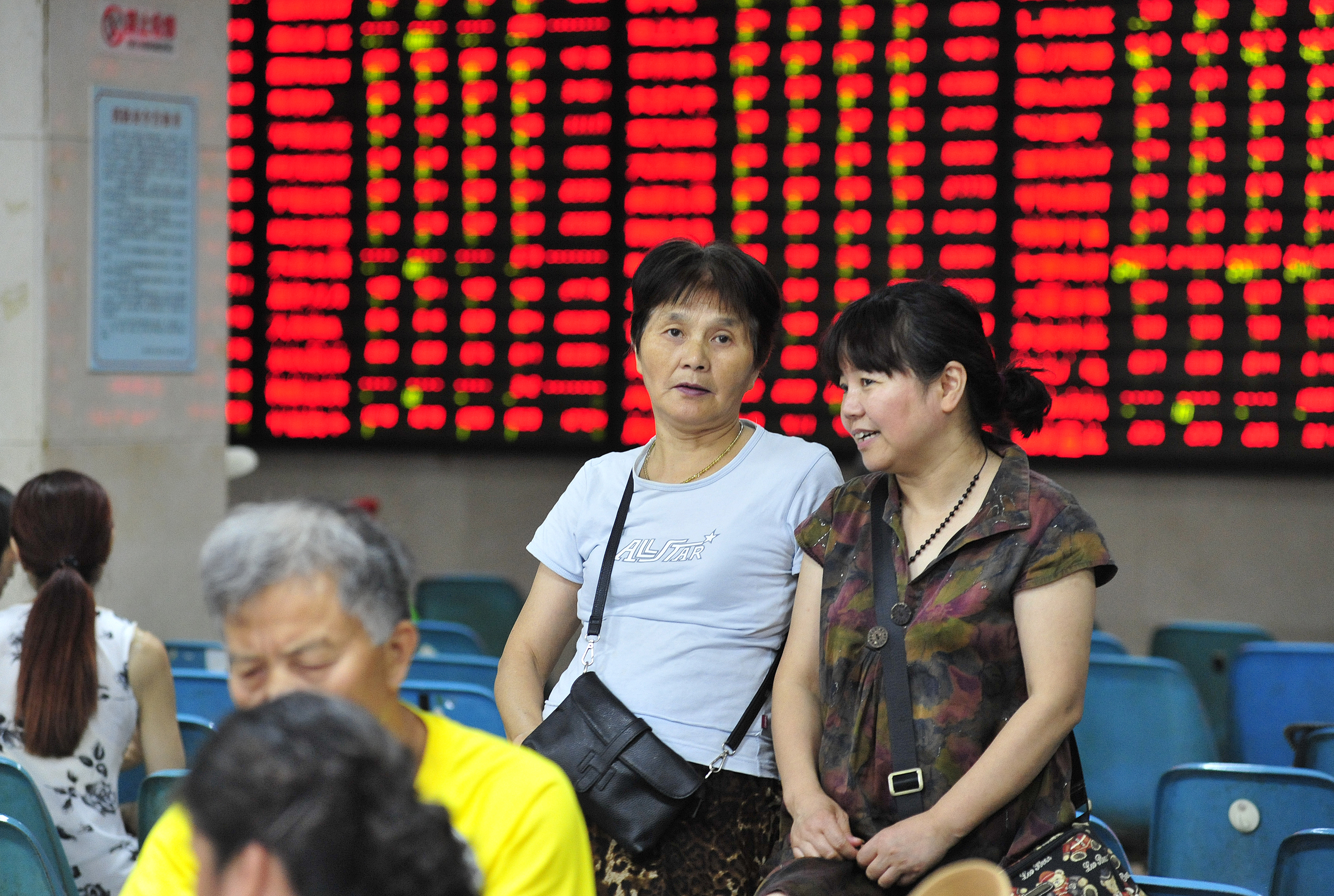 中美雙方雖再度互加關稅，但市場反應趨於淡化，陸股在資金題材發酵下，重返2800點大關。（東方IC）