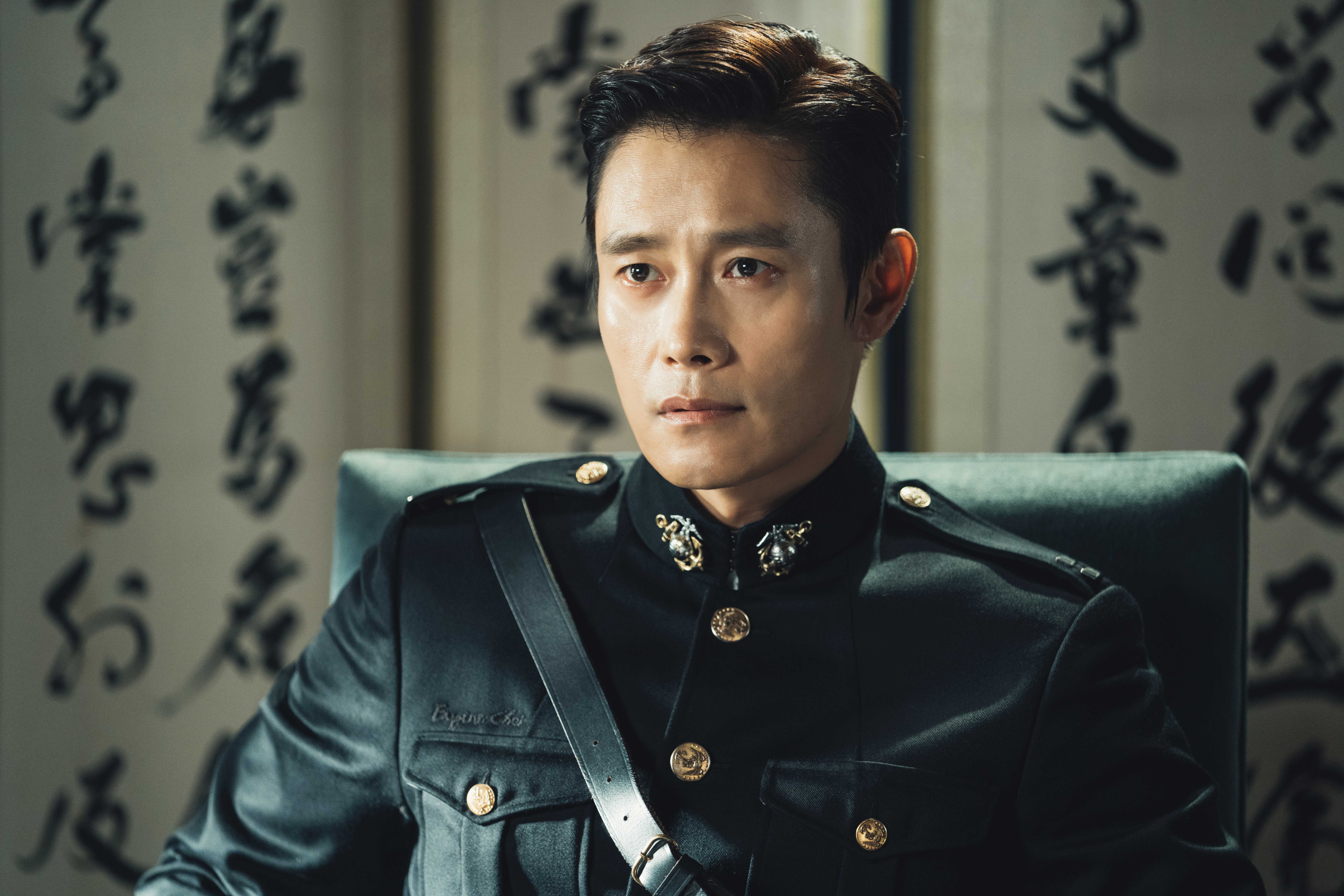 李秉憲在《陽光先生》中演繹一個美國軍官的不怒而威。（Netflix提供）