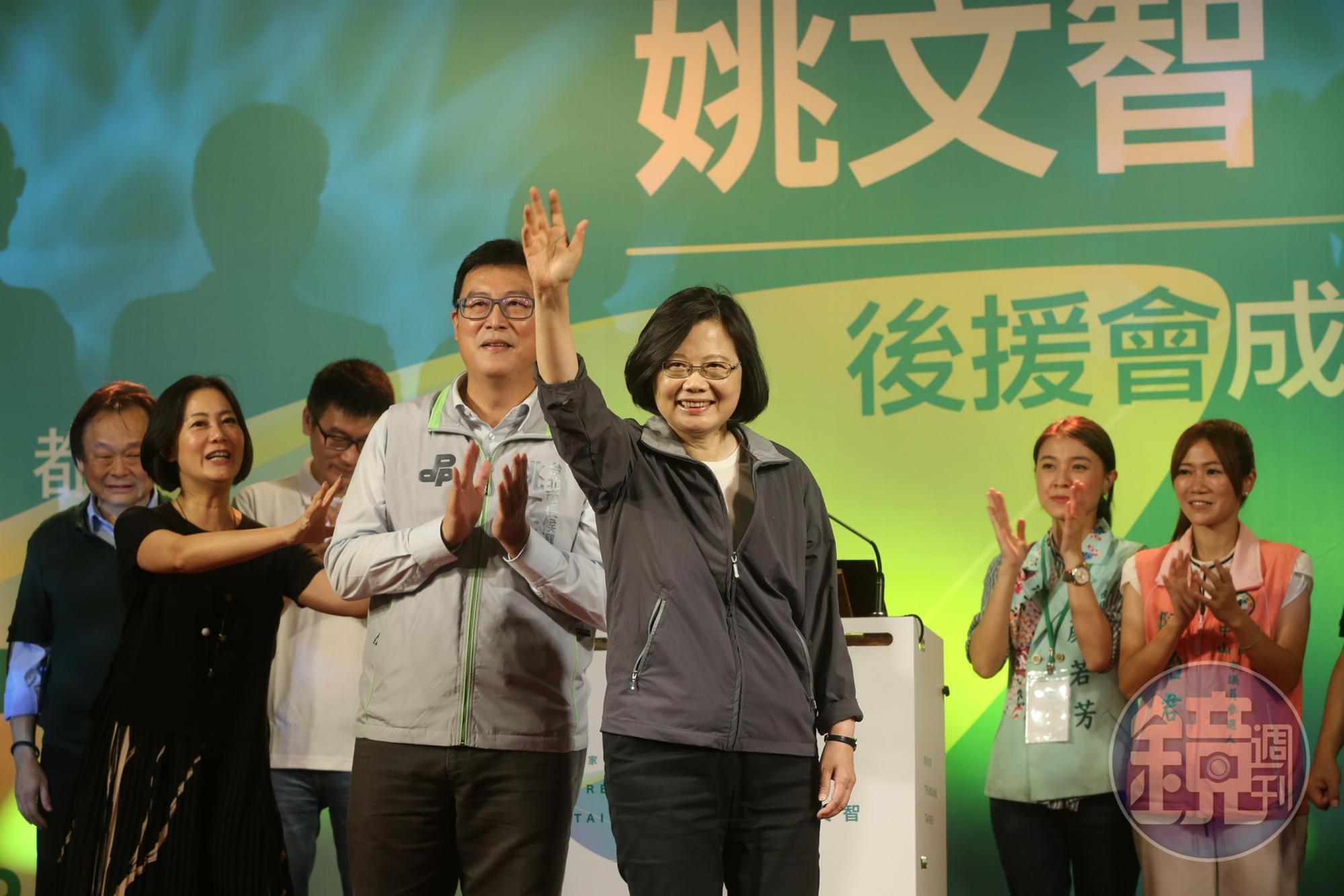 總統蔡英文稱讚姚文智是最稱職的台北市長。