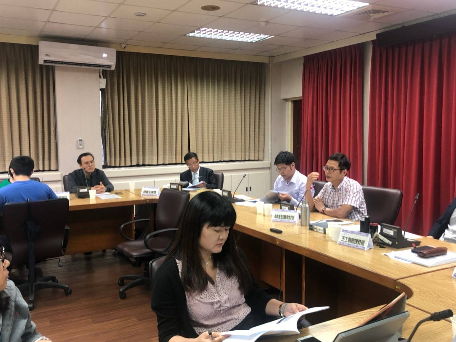 限制出境究竟是羈押替代手段或獨立強制處分的法律定性不明,一旦倉促立法通過,勢必造成防逃機制大漏洞。