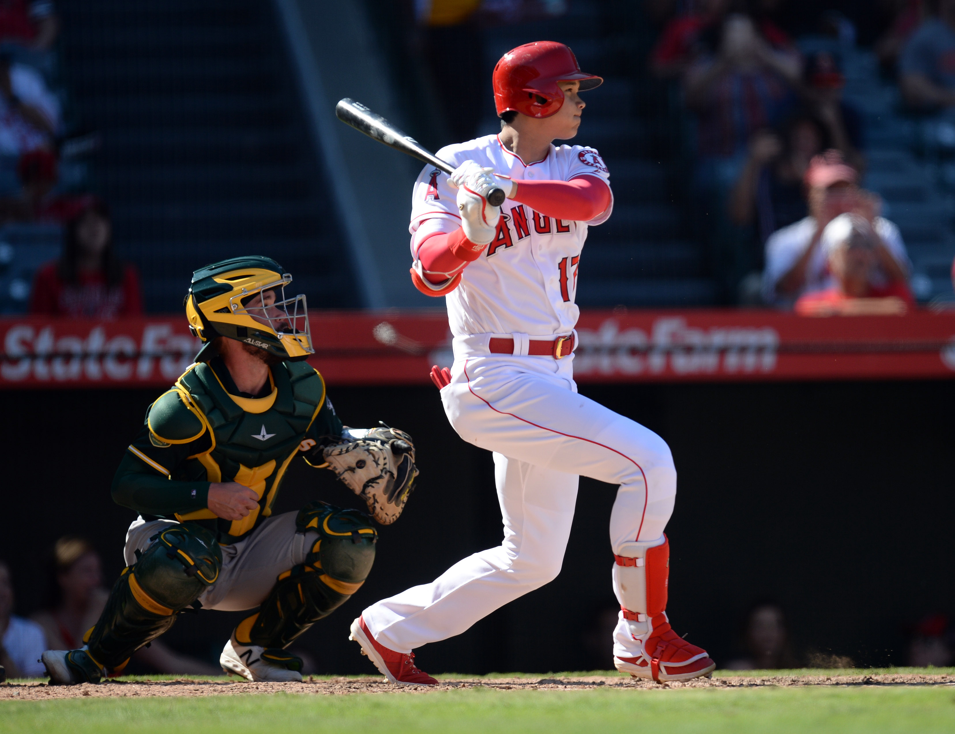 「二刀流」大谷翔平在9局下敲安帶動一波攻勢，終場天使隊以5比4逆轉運動家。（東方IC）