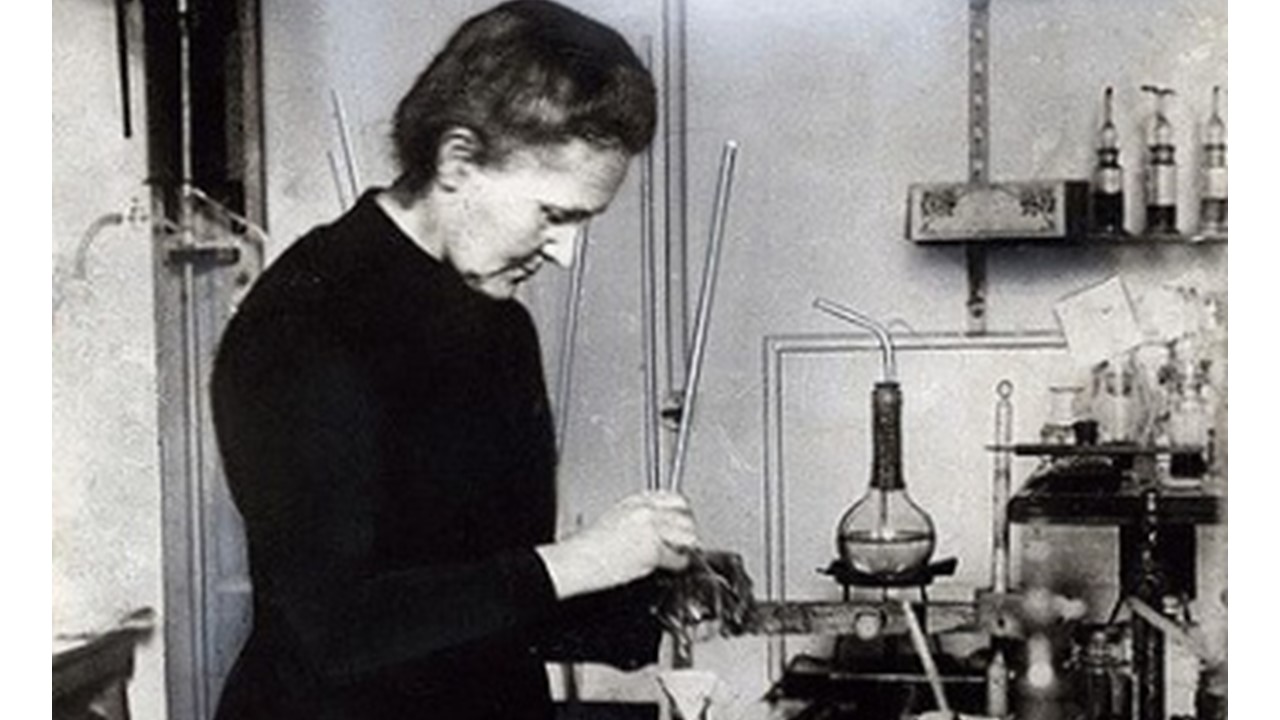 居里夫人是同時擁有諾貝爾物理獎、化學獎桂冠頭銜的唯一女性科學家。（東方IC）