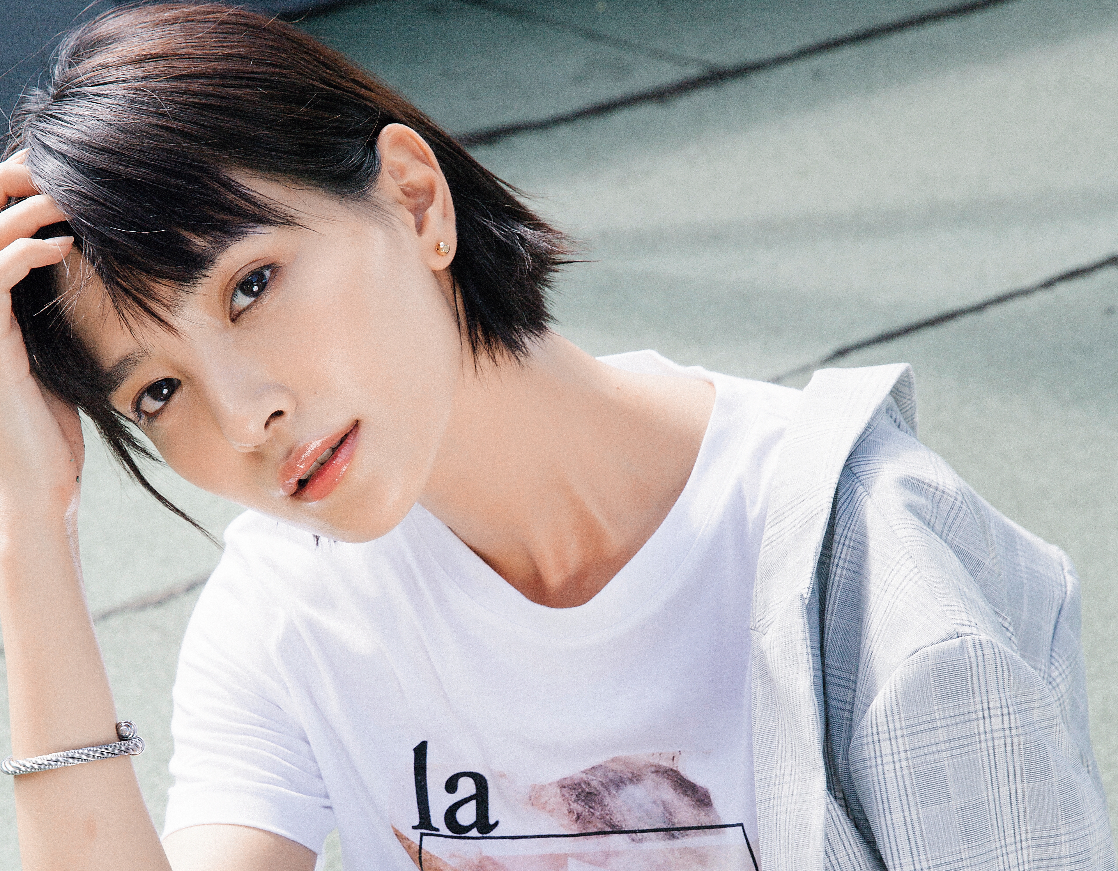 24歲的吳子霏出道2年，今年更接下電影《王牌教師 麻辣出擊》演女主角韓可兒，外型亮麗的她，是備受矚目的新生代演員。