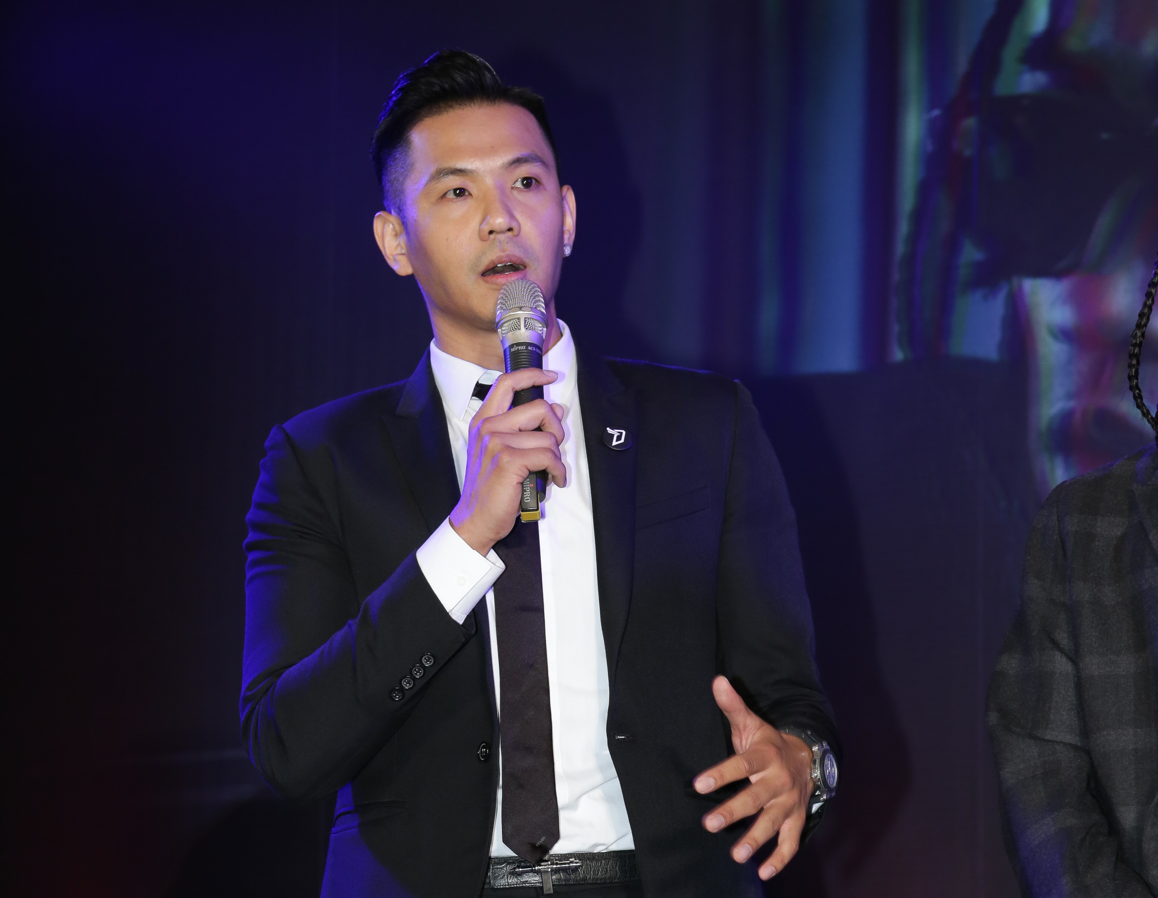 「黑人」陳建州近日經常PO出搭計程車遇到的趣事。