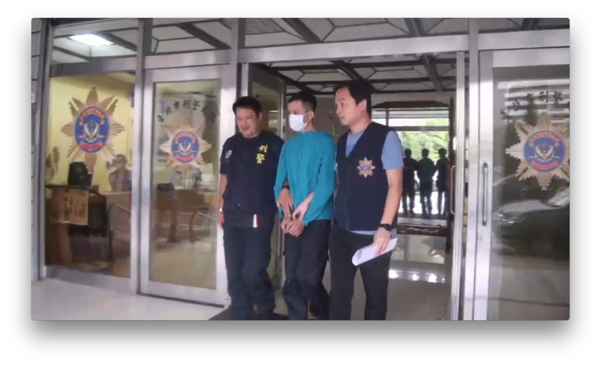 「假買屋真詐財」之犯罪集團橫行大台北，犯嫌等人經警方解送士檢偵辦並持續擴大清查被害人。（翻攝畫面）