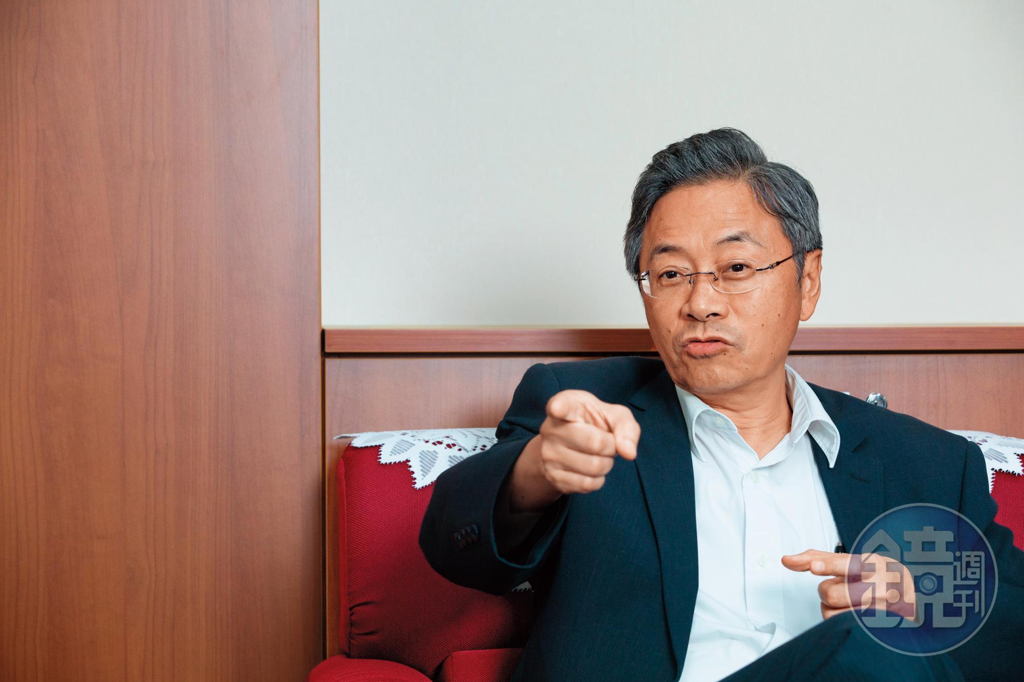 張善政日前轉貼一則有關農運文章，替農民發聲，為此還與網友筆戰。