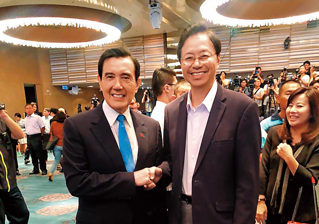 張善政（右）是馬英九（左）在總統任內最受歡迎的閣揆，現更被拱參選總統。圖為馬英九基金會成立茶會。（翻攝張善政臉書）