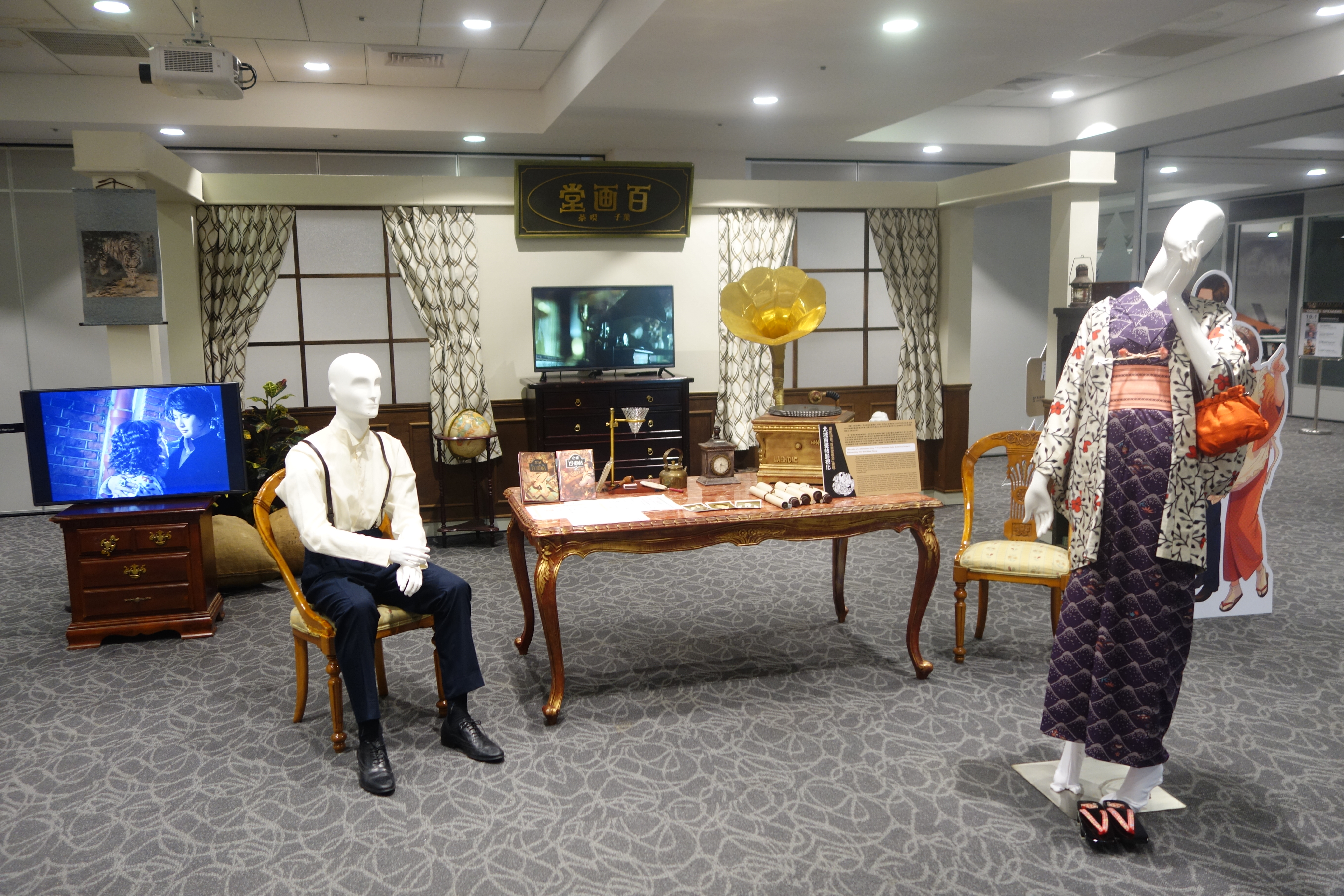 金漫獎展場還原《北城百畫帖》主場景「百畫堂」。
