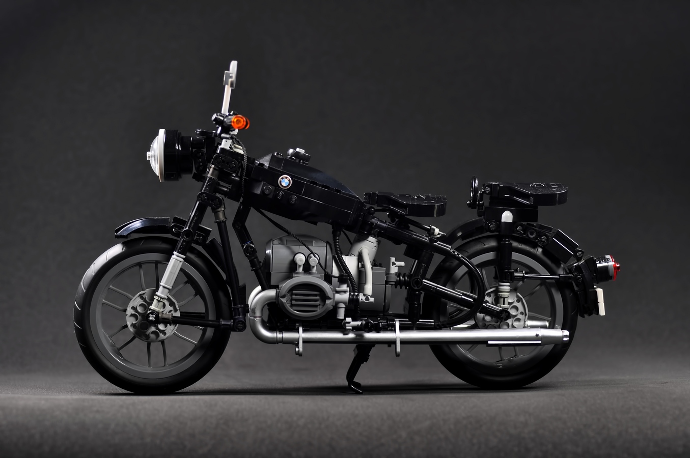 鄭宇亮以樂高積木製作出BMW R60/2老式機車模型。（翻攝LEGOIdeas官網）