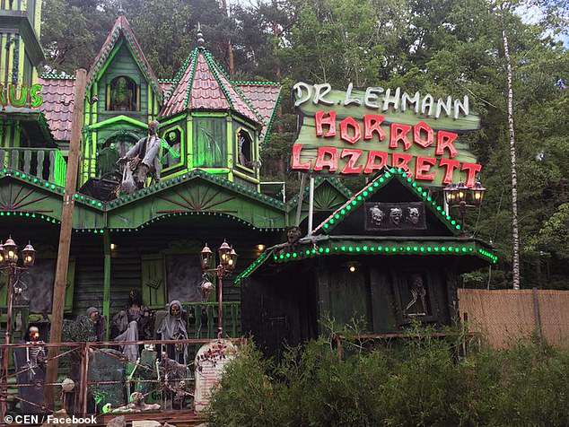 德國少女在遊樂園鬼屋驚見過世22年的阿公墓碑。（翻攝Freizeit-Land Geiselwind臉書）