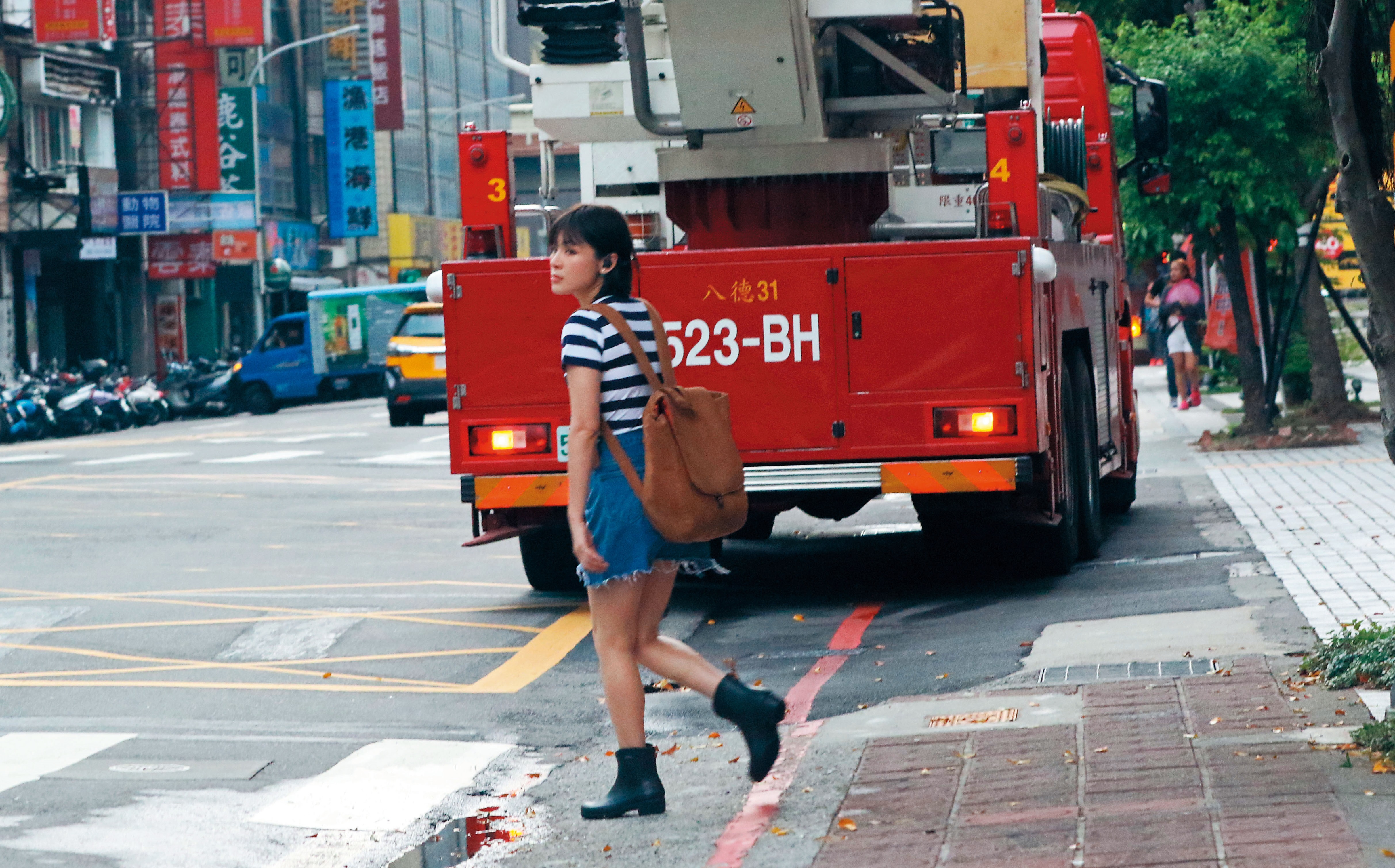 單身3年，本刊直擊陳沂日常生活， 發現她經常形單影隻外出。