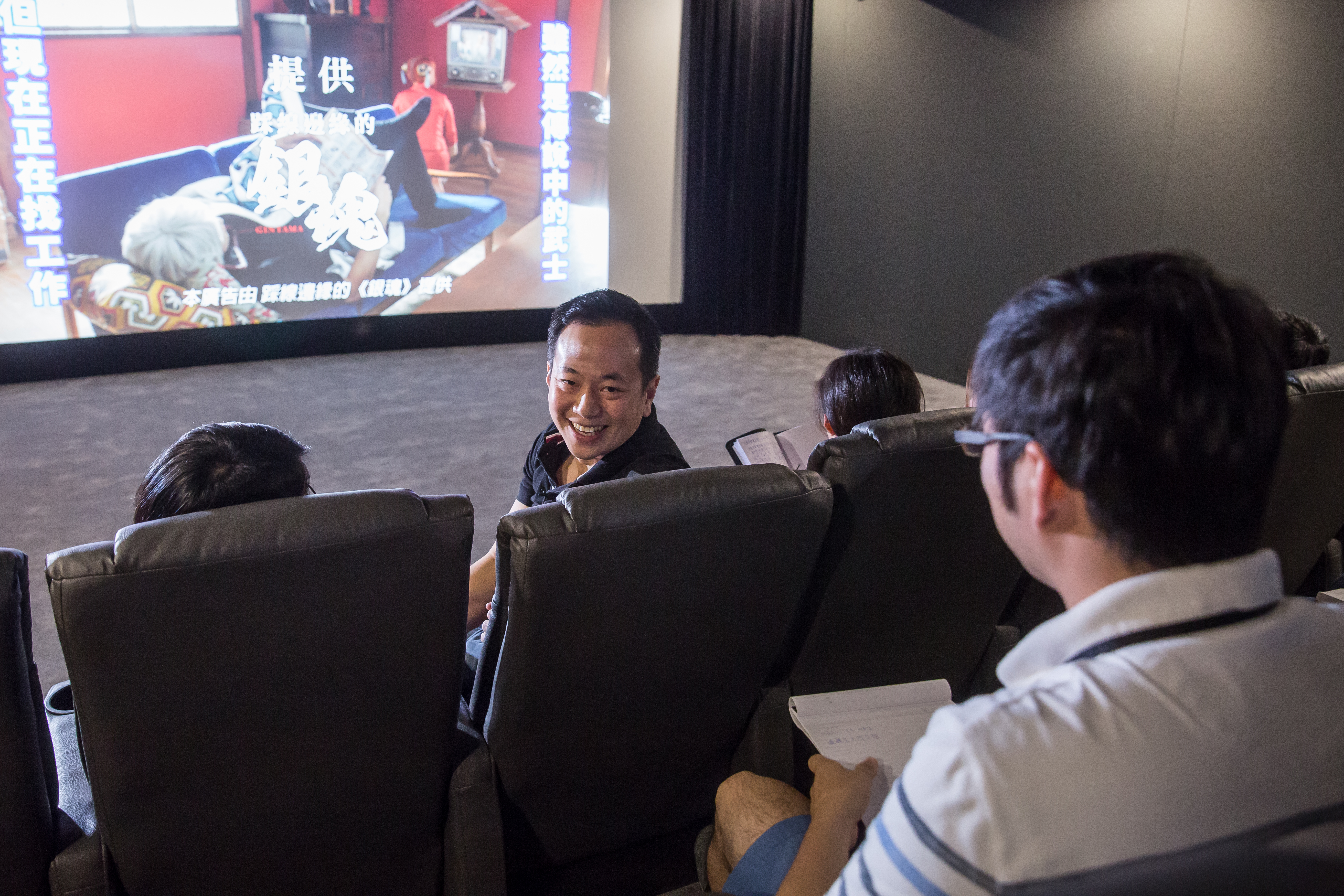 張心望喜歡的電影類型多元，經營事業勇於創新，成功建立了車庫娛樂品牌形象。