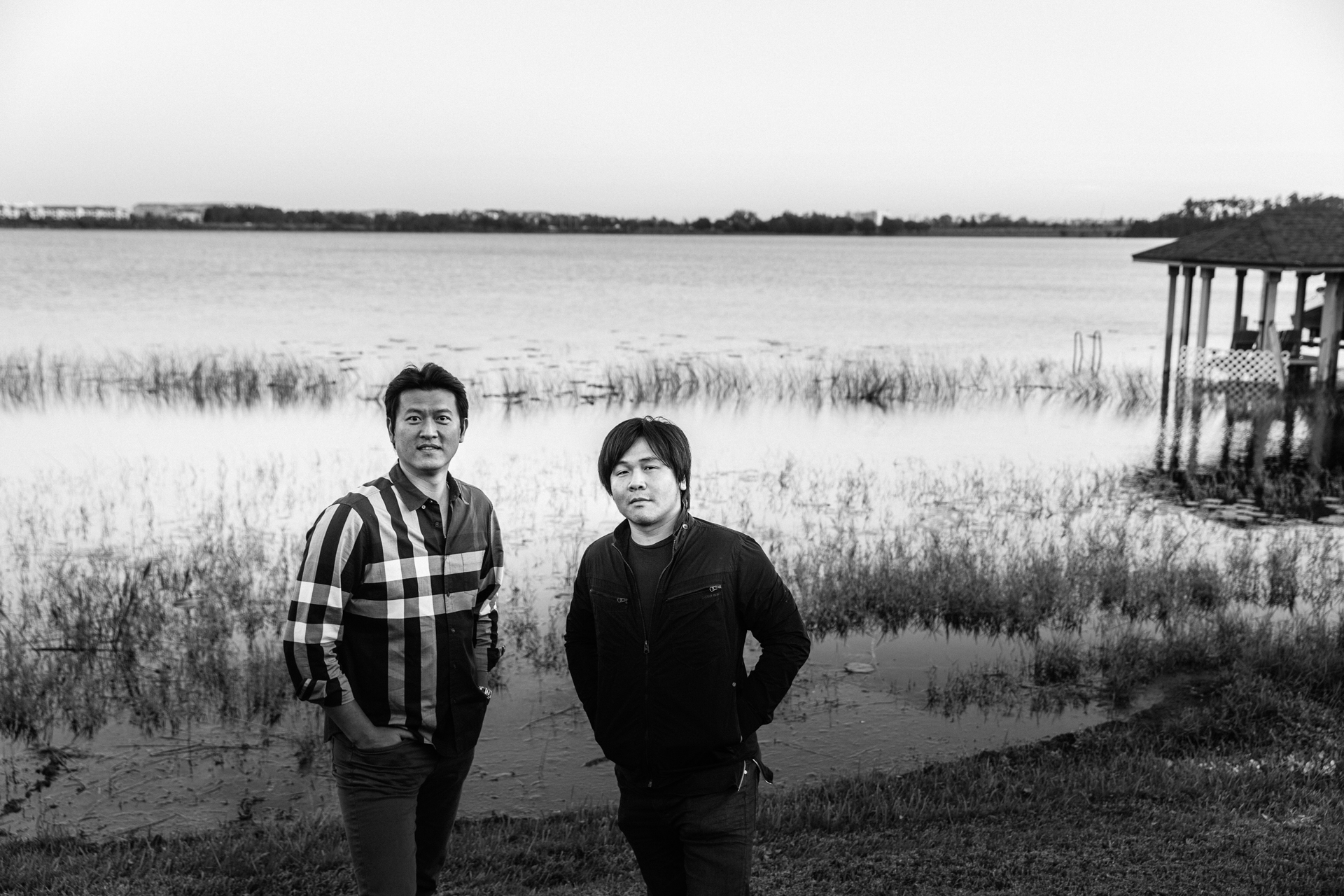 王建民(左)與導演陳惟揚合影。(牽猴子提供)