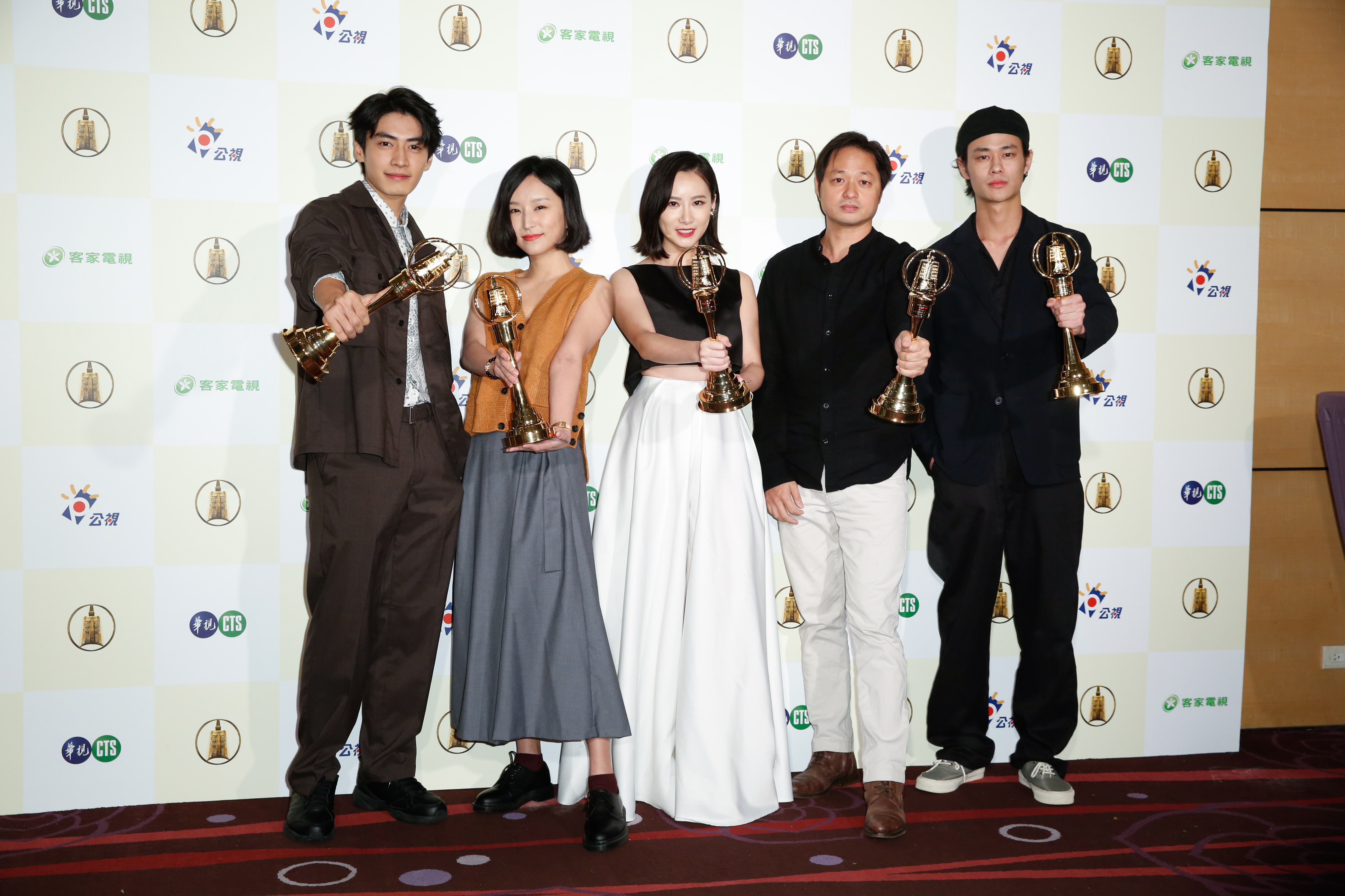 宋柏緯（左起）、法蘭、胡廣雯、導演鄭有傑、夏騰宏今出席金鐘入圍茶會。