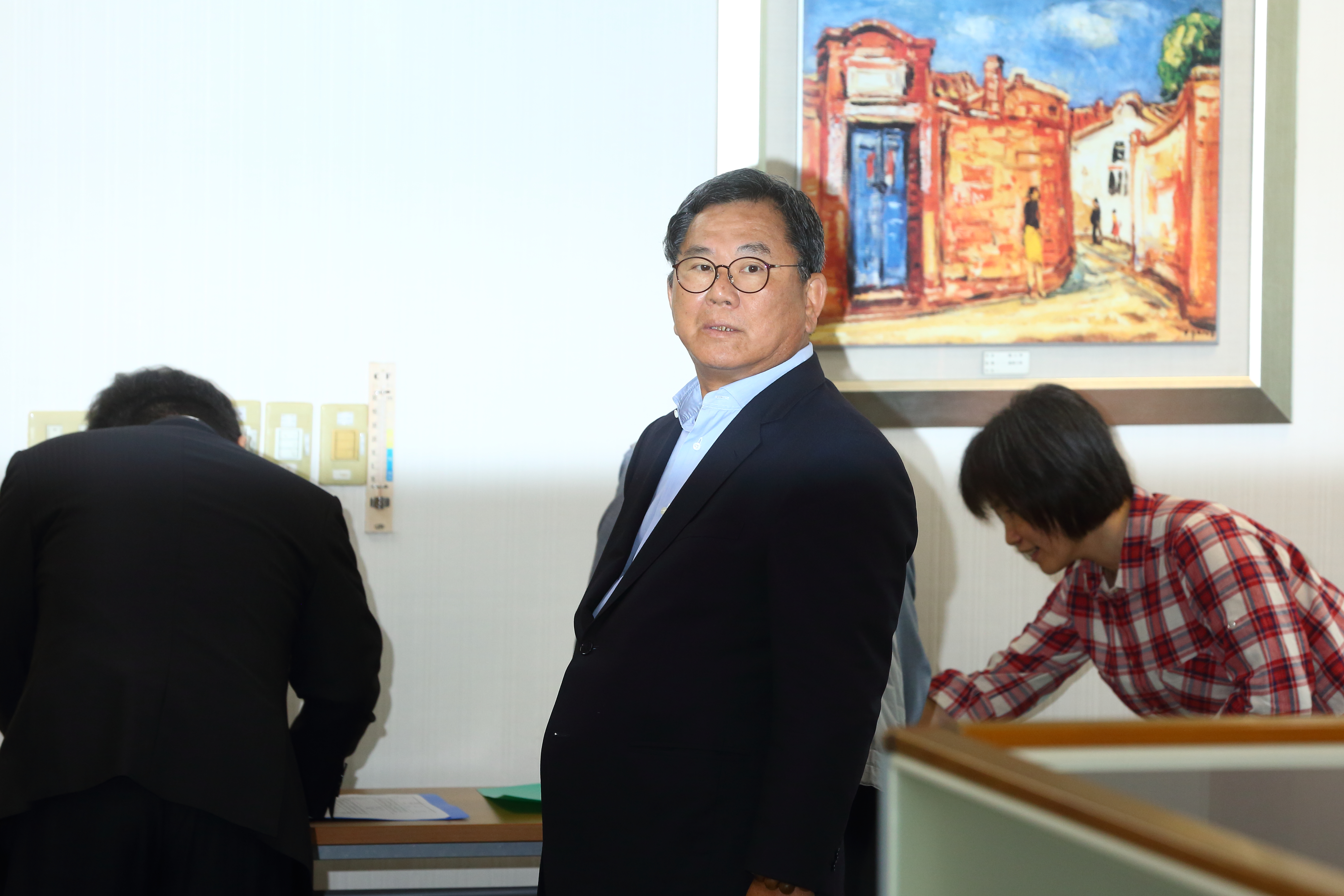 陳明文曾向時任法務部長曾勇夫喊話提到，嘉義人都瞭解曹合一檢察官和蕭家班關係匪淺。